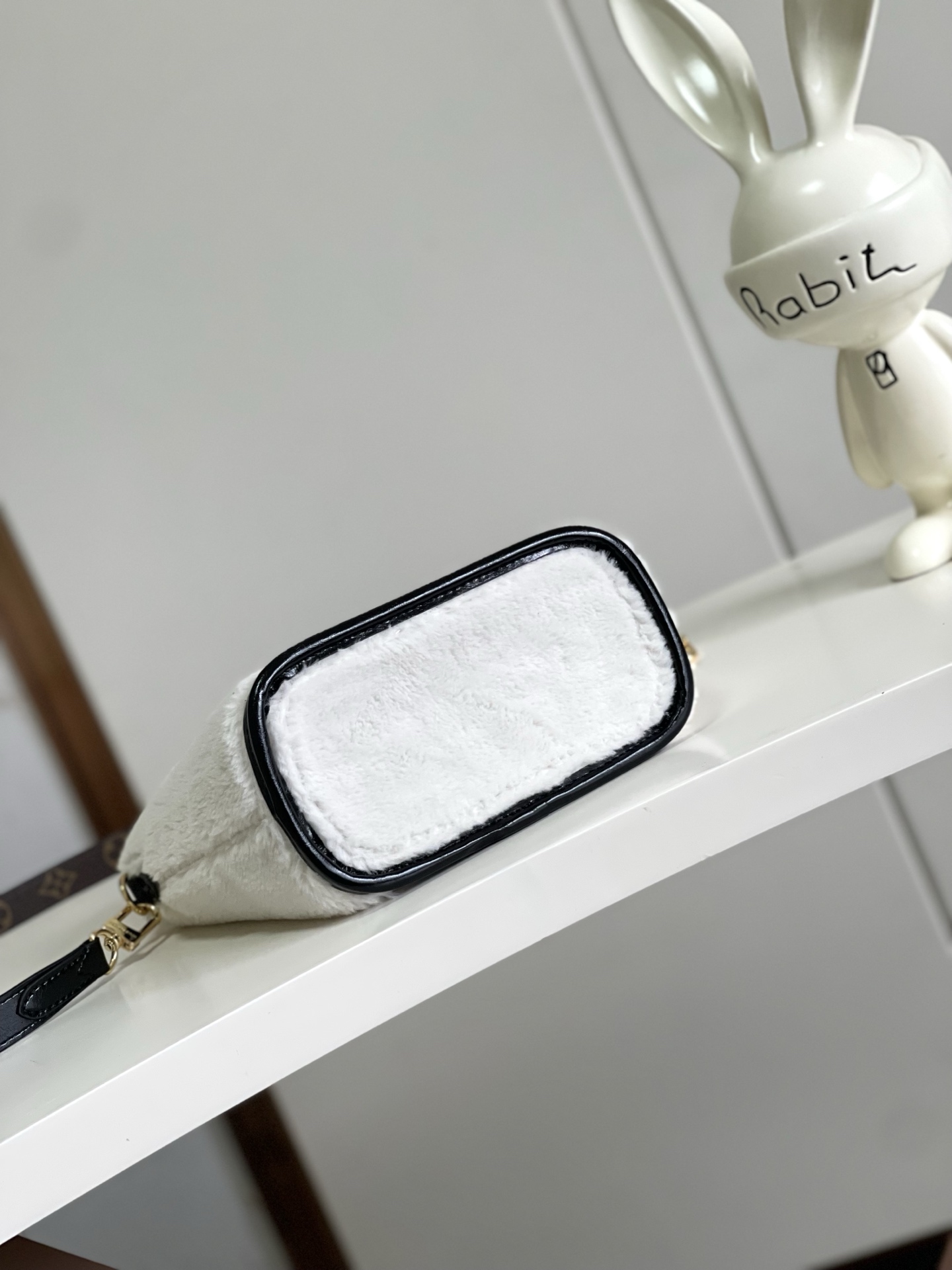 Louis Vuitton Basic Bag Canvas M-l-s