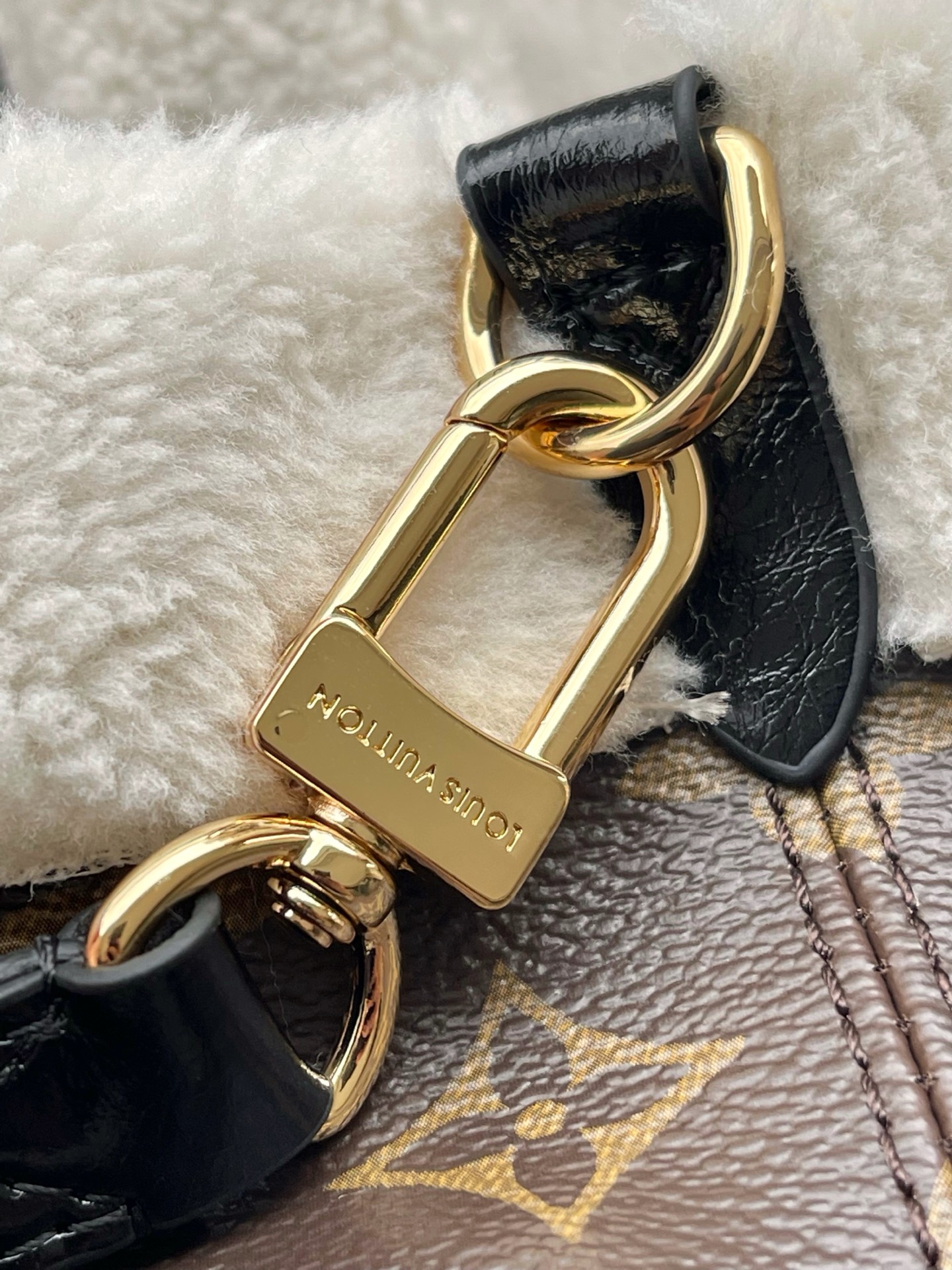 Louis Vuitton Basic Bag Canvas M-l-s