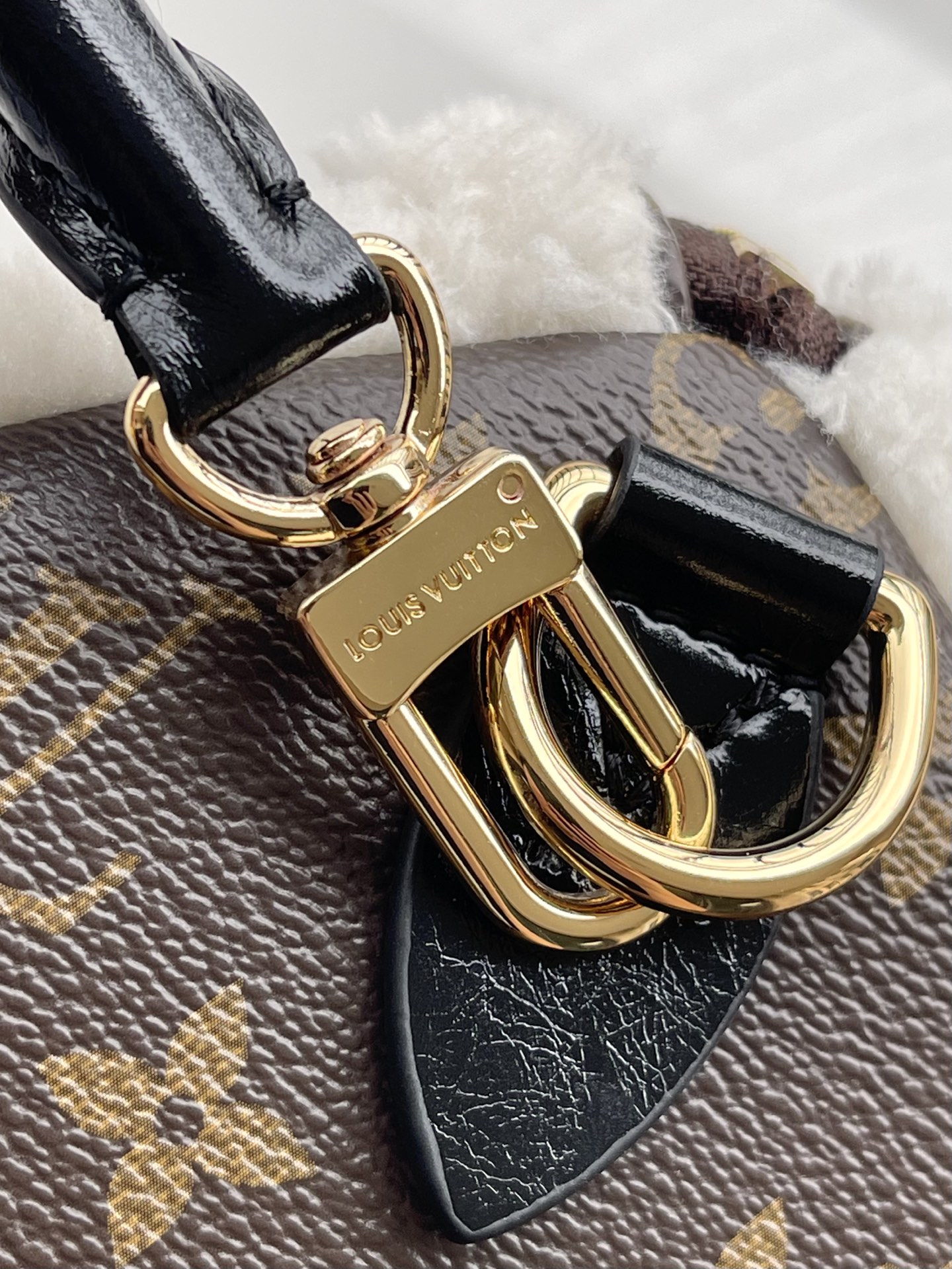 Louis Vuitton Basic Bag Canvas M-s