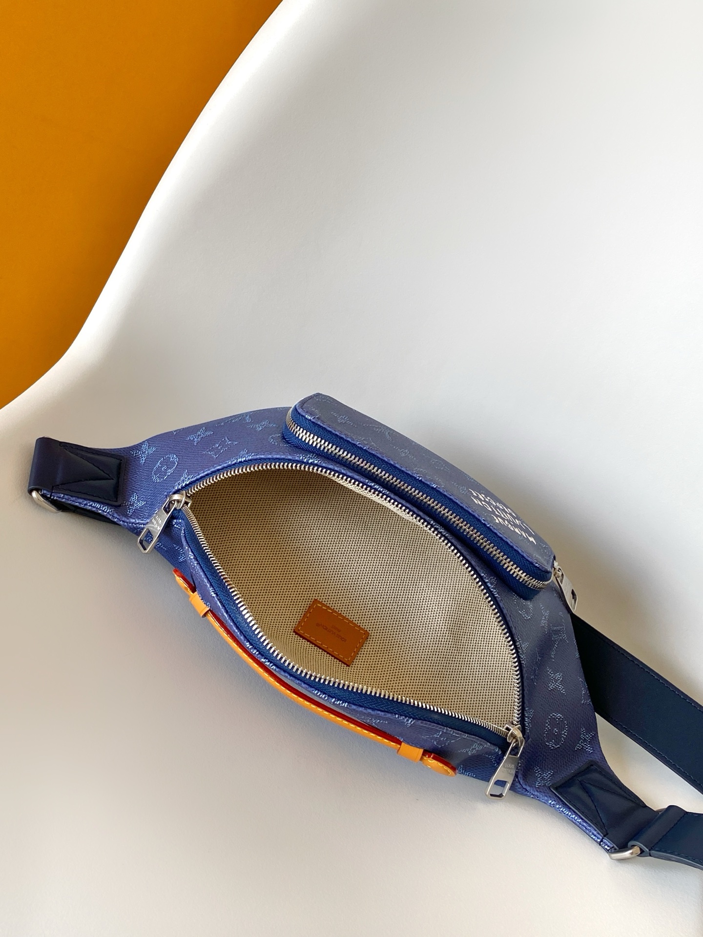 Louis Vuitton Basic Bag Cow Leather Black M-s