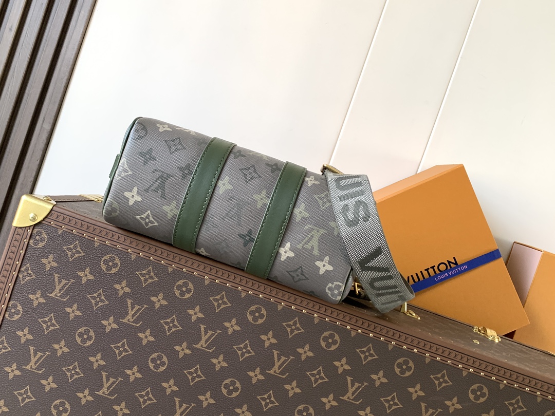 Louis Vuitton Basic Bag Canvas Green M-l-s