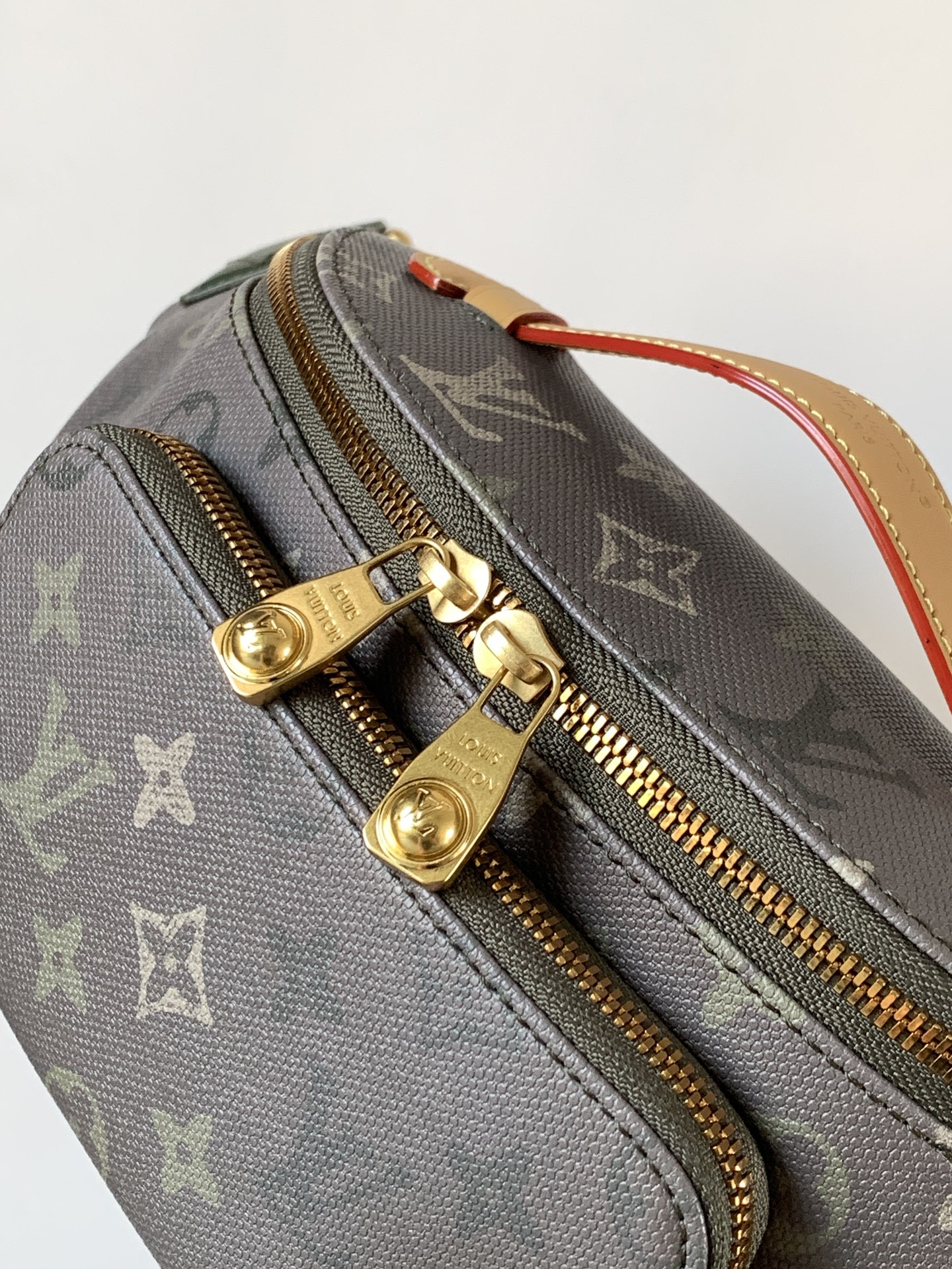 Louis Vuitton Basic Bag Canvas Green M-l-s