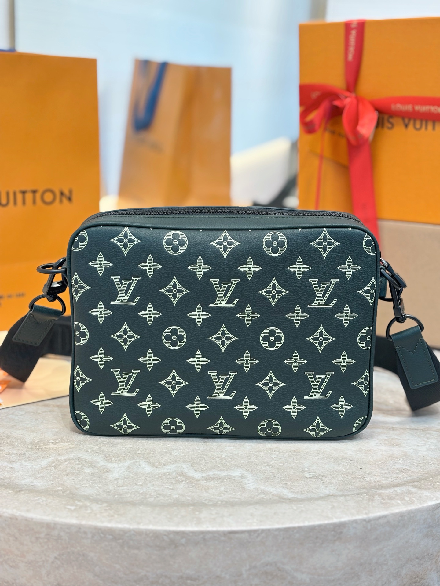 Louis Vuitton Messenger Bag Cow Leather M-25cm-s