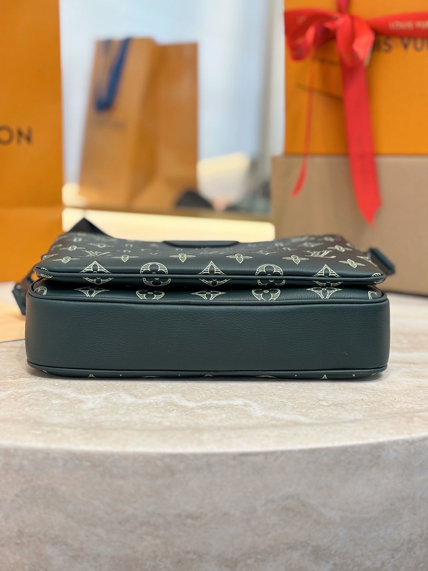 Louis Vuitton Messenger Bag Cow Leather M-25cm-s