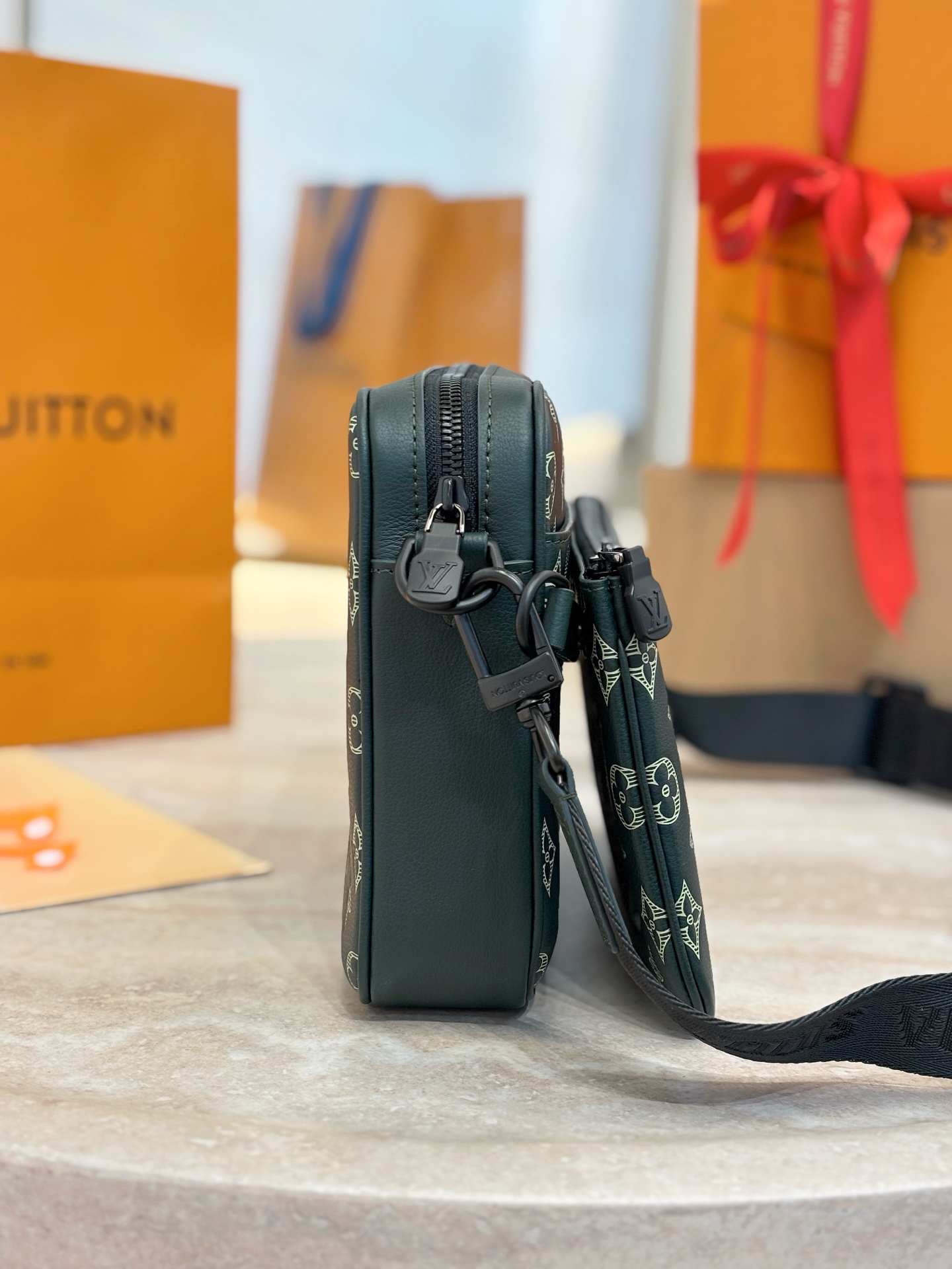 Louis Vuitton Messenger Bag Cow Leather M-25cm-s