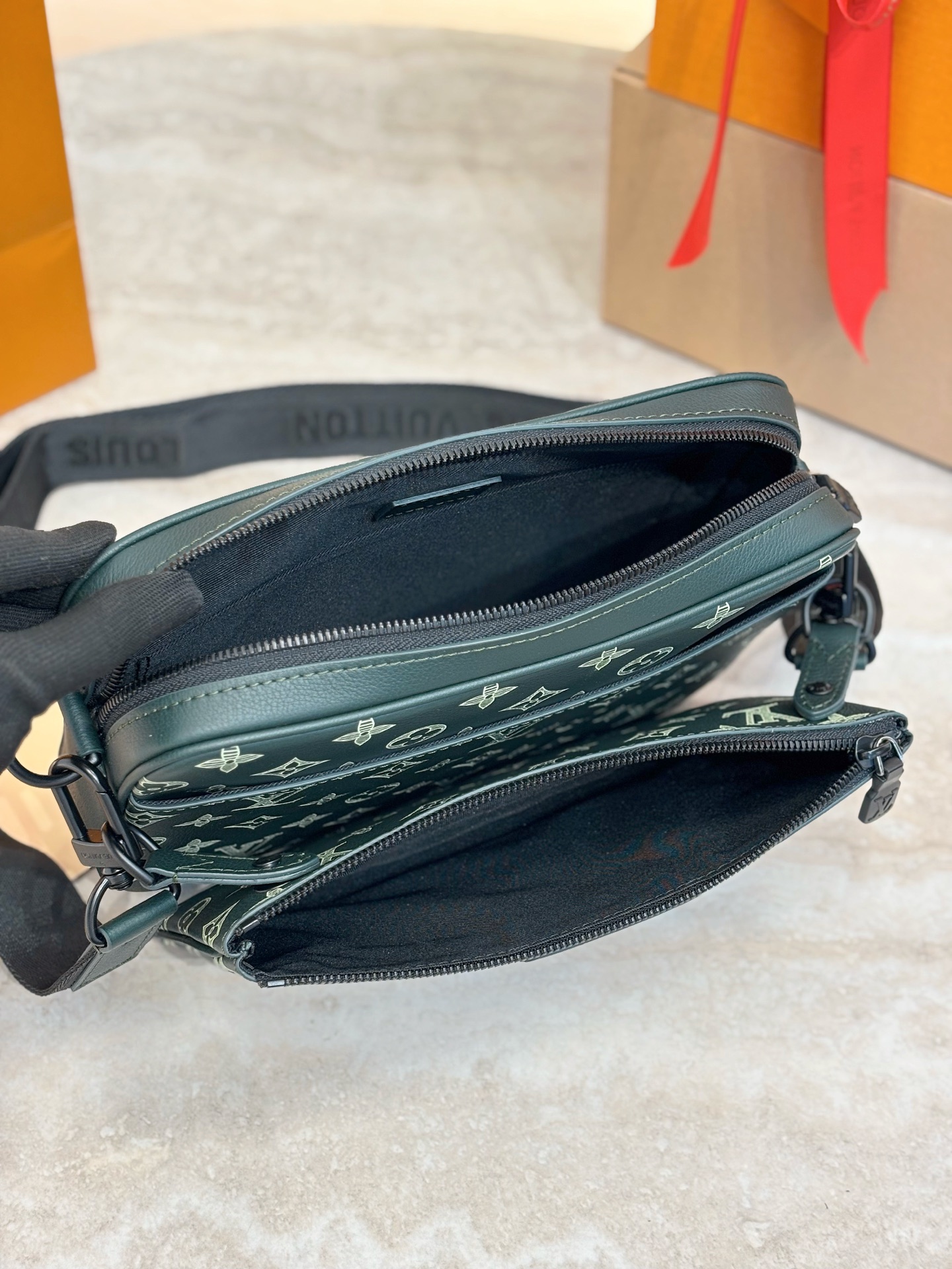 Louis Vuitton Messenger Bag Cow Leather M-25cm-s