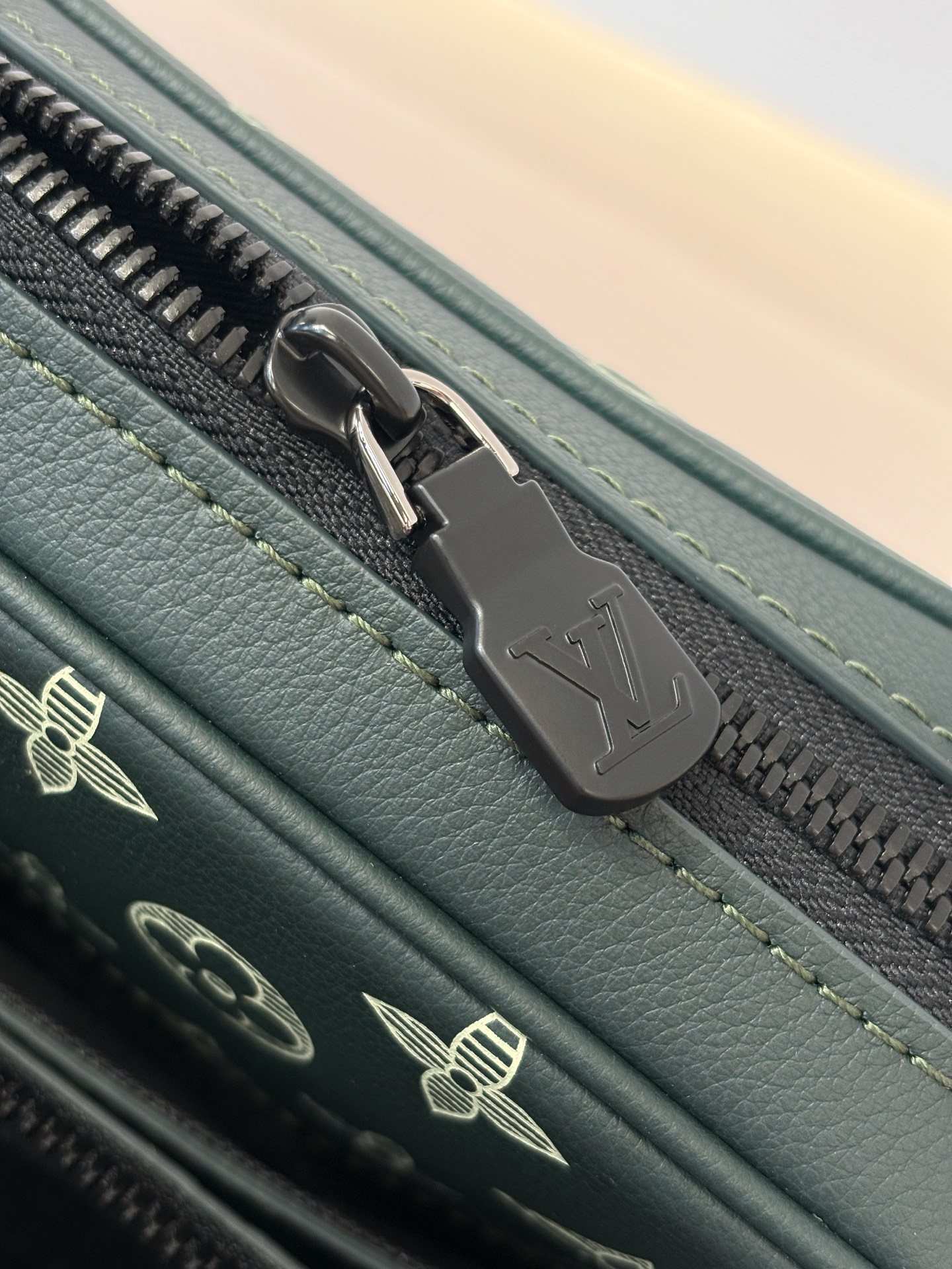 Louis Vuitton Messenger Bag Cow Leather M-25cm-s