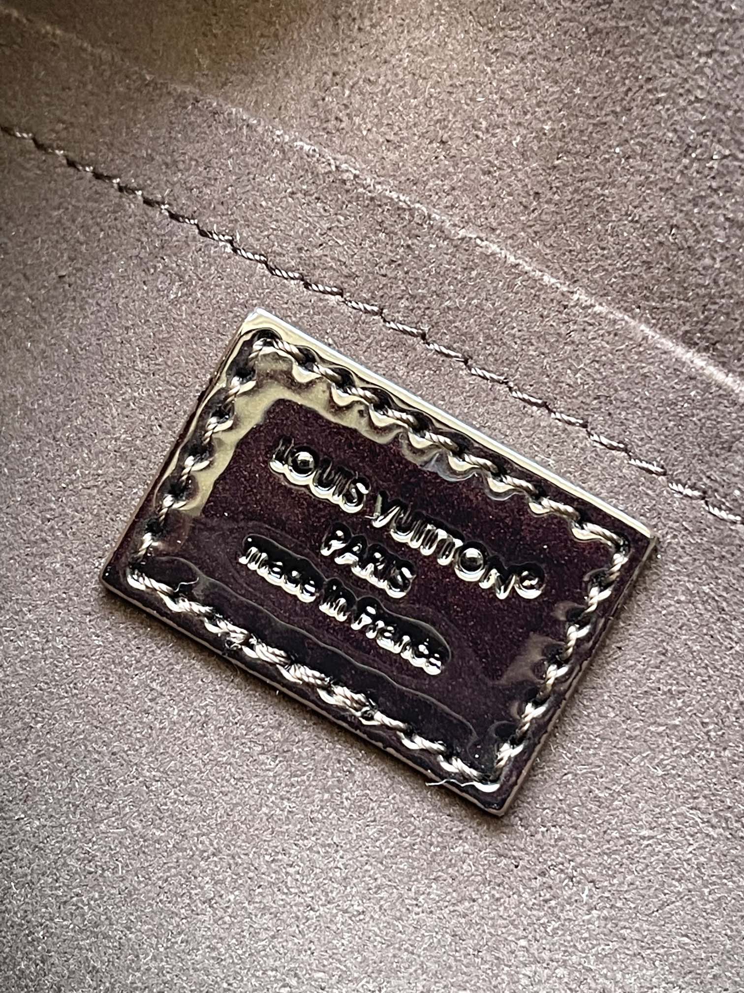 Louis Vuitton Basic Bag Gold M-l