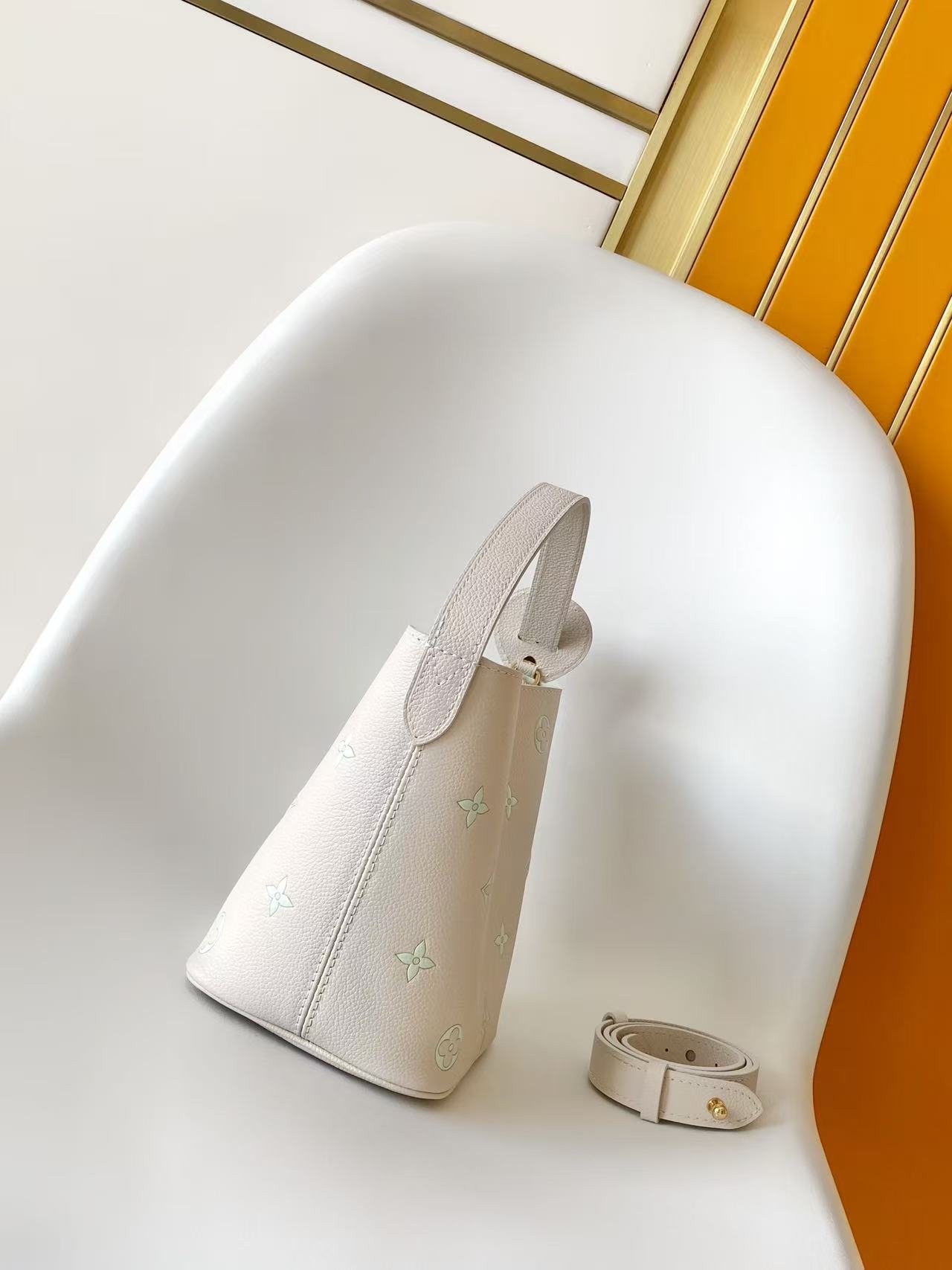 Louis Vuitton Basic Bag M-l