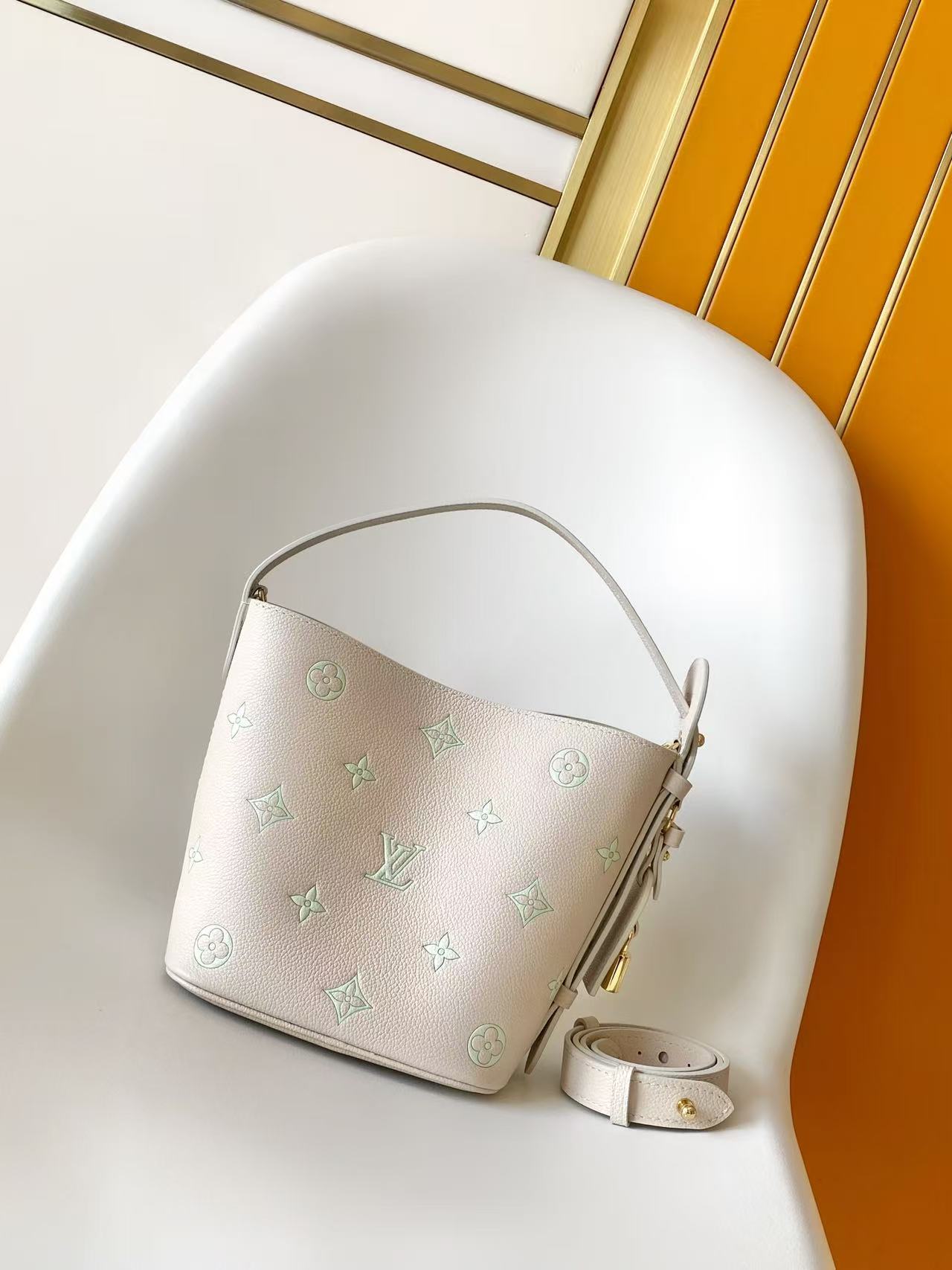 Louis Vuitton Basic Bag M-l