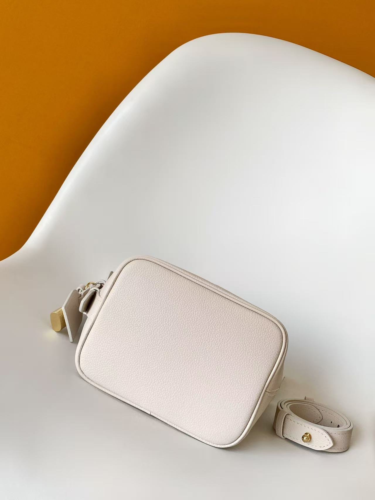 Louis Vuitton Basic Bag M-l