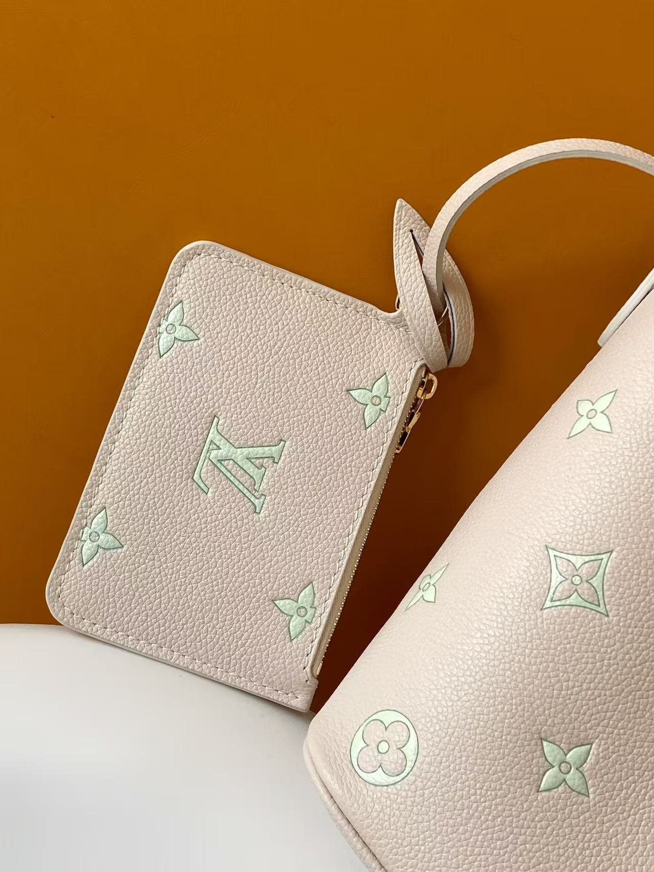 Louis Vuitton Basic Bag M-l