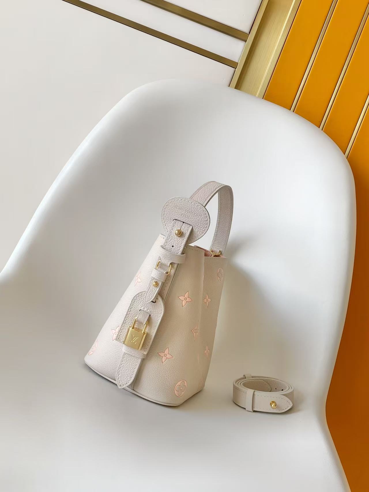 Louis Vuitton Basic Bag M-l