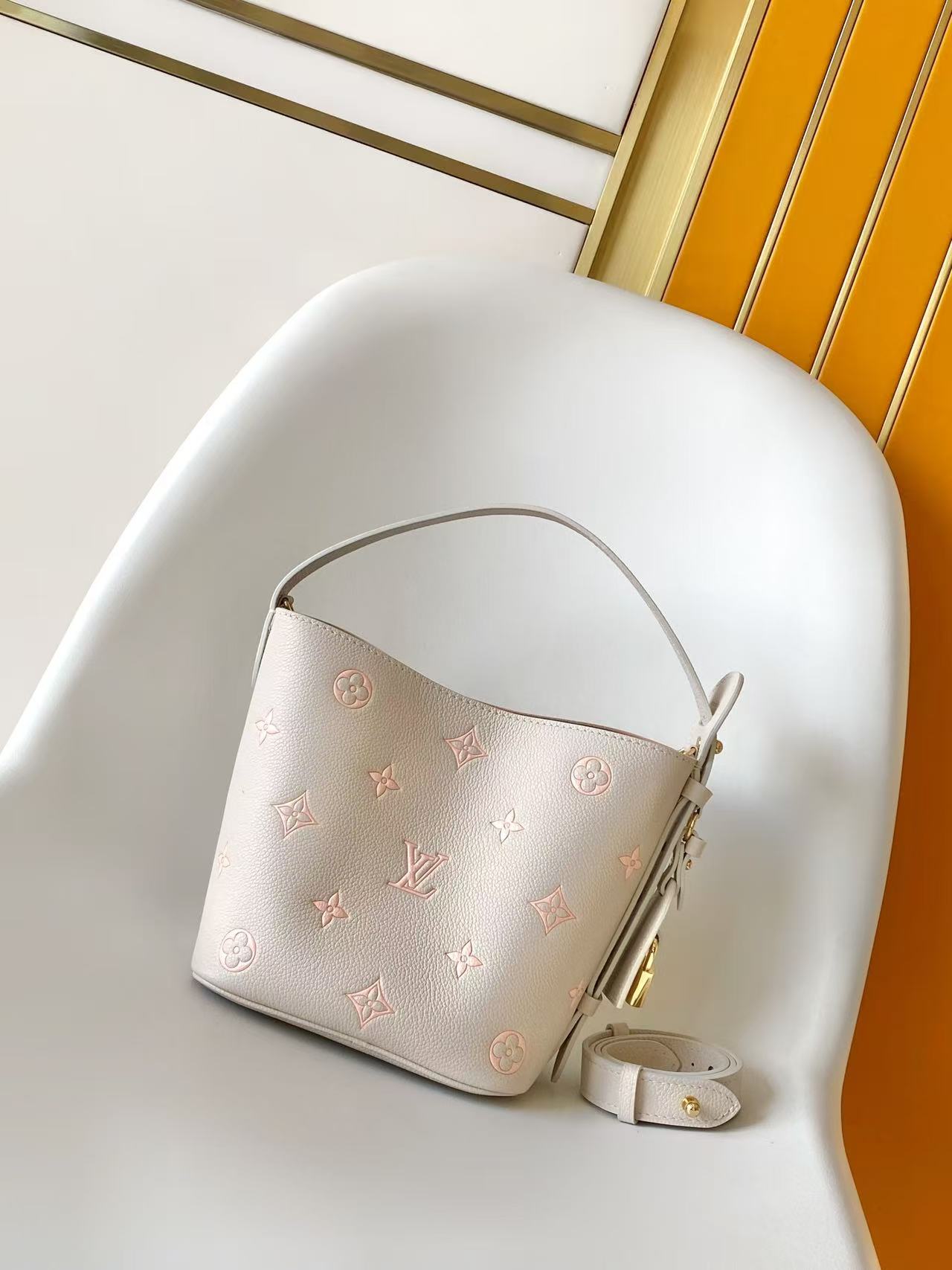 Louis Vuitton Basic Bag M-l