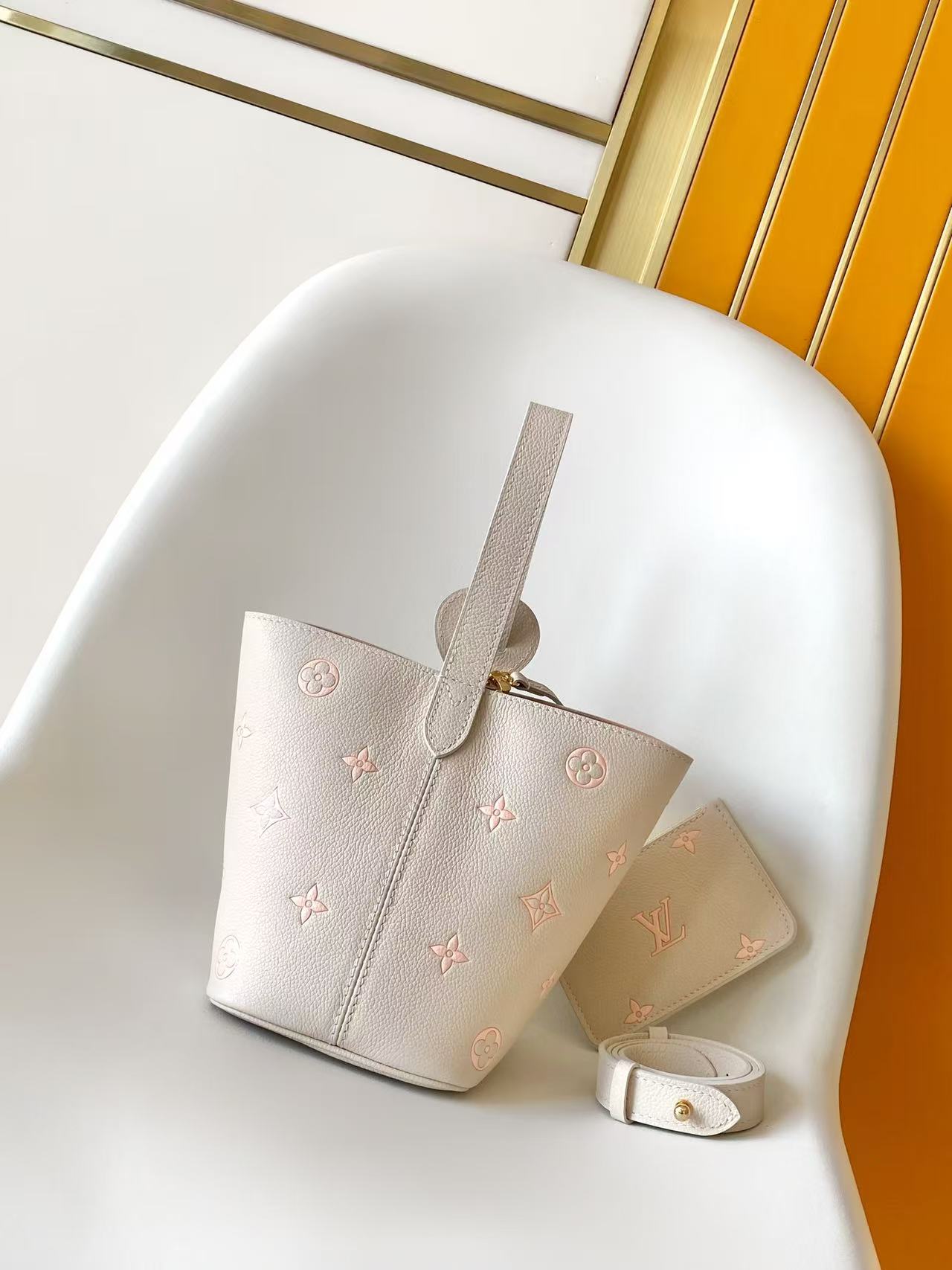 Louis Vuitton Basic Bag M-l