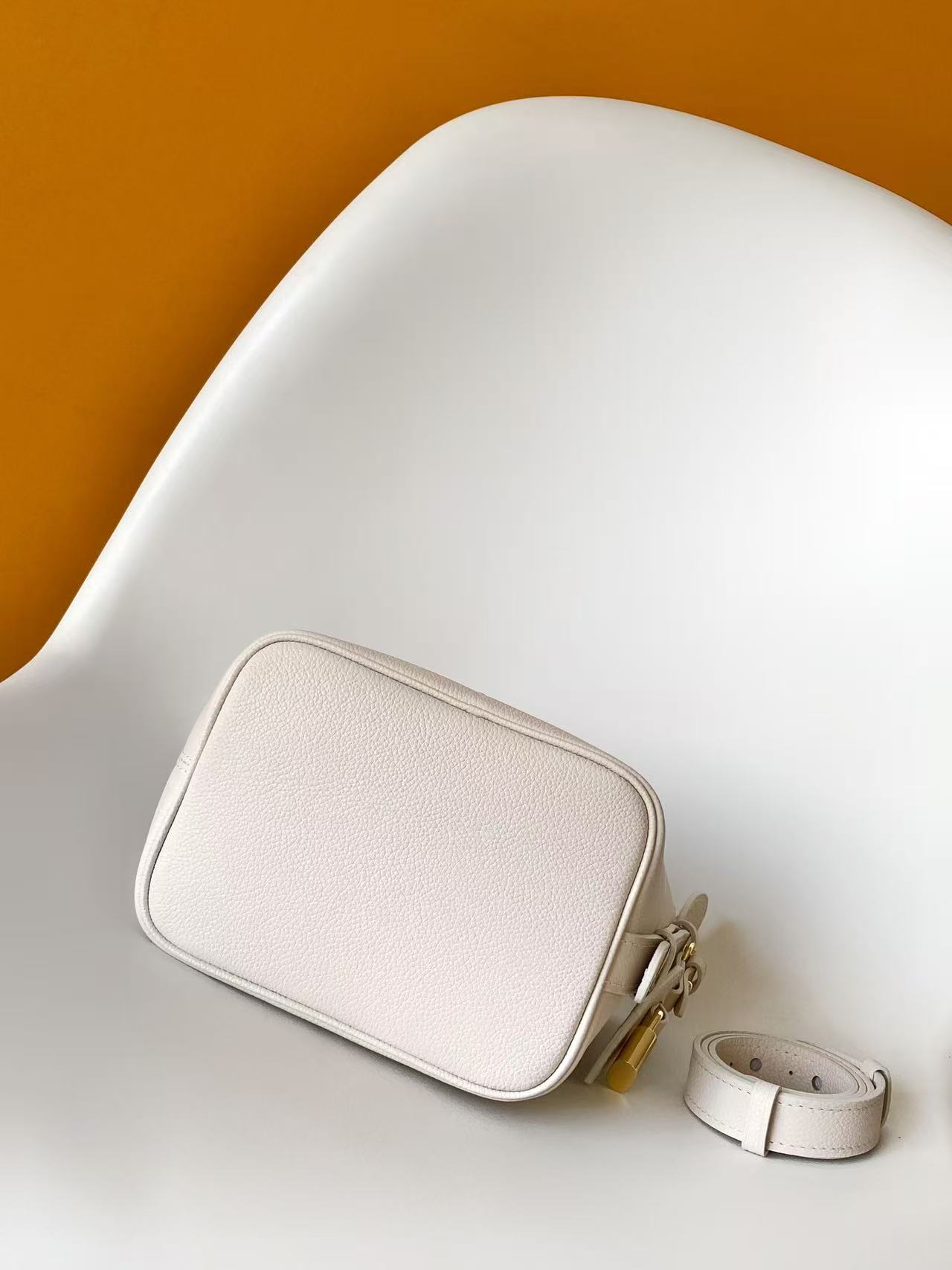 Louis Vuitton Basic Bag M-l