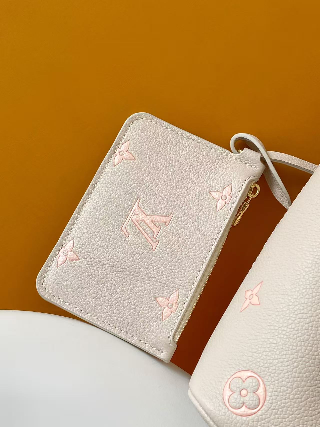 Louis Vuitton Basic Bag M-l