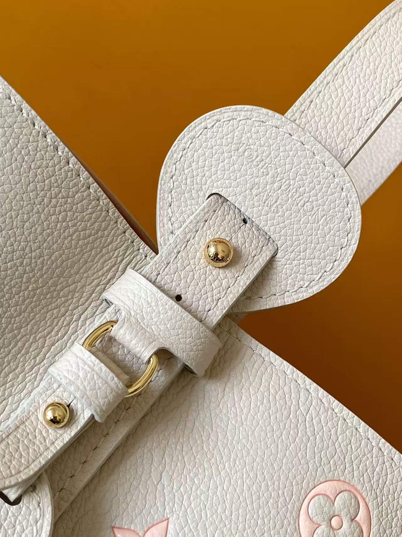 Louis Vuitton Basic Bag M-l