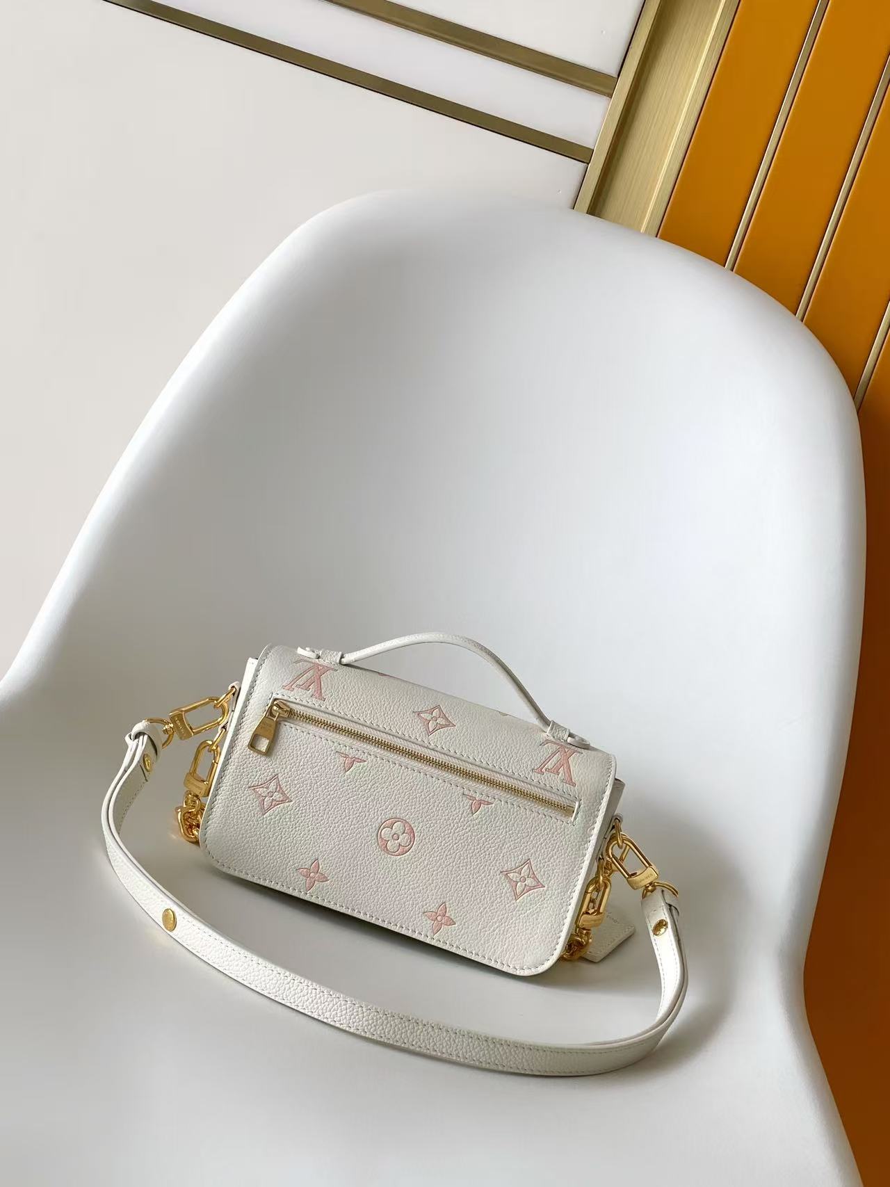 Louis Vuitton Basic Bag M-l-s