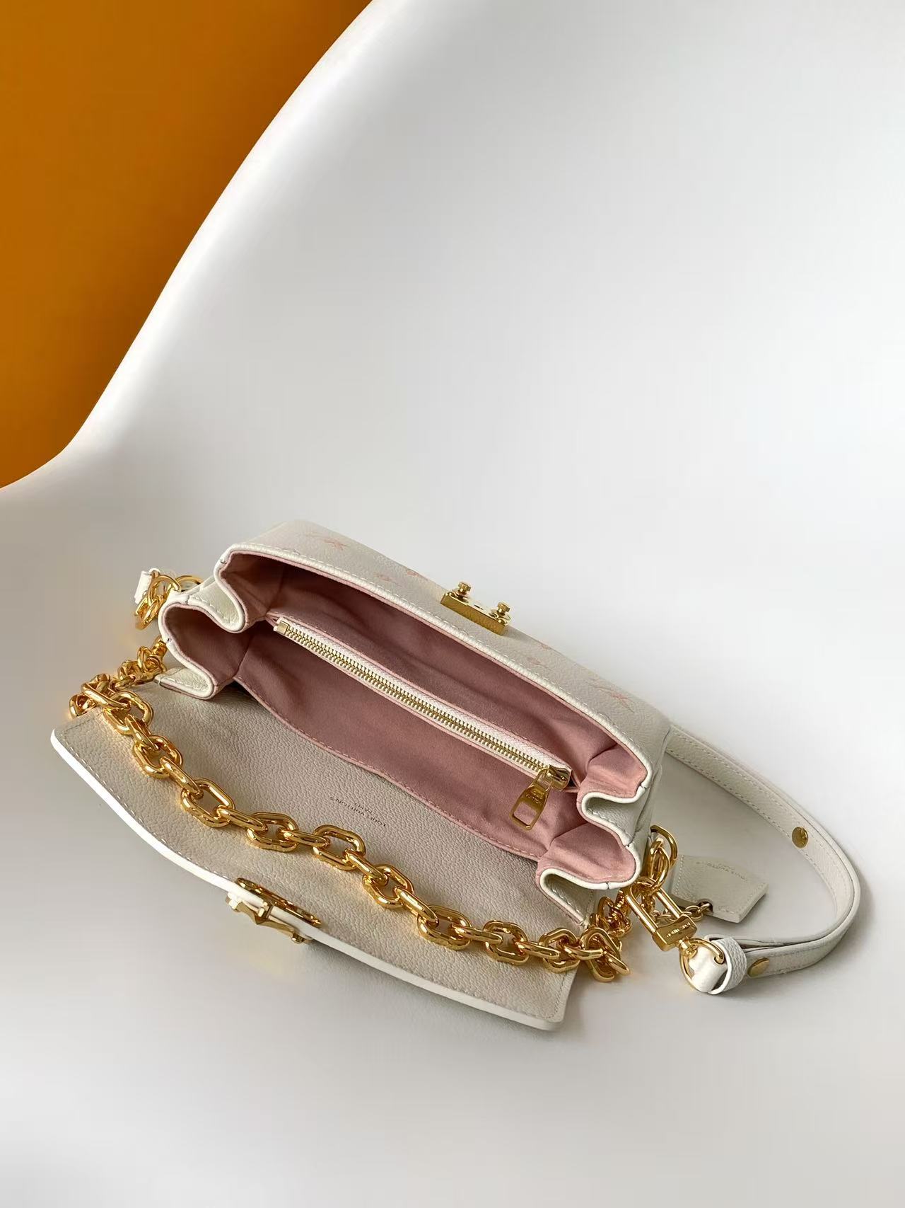 Louis Vuitton Basic Bag M-l-s