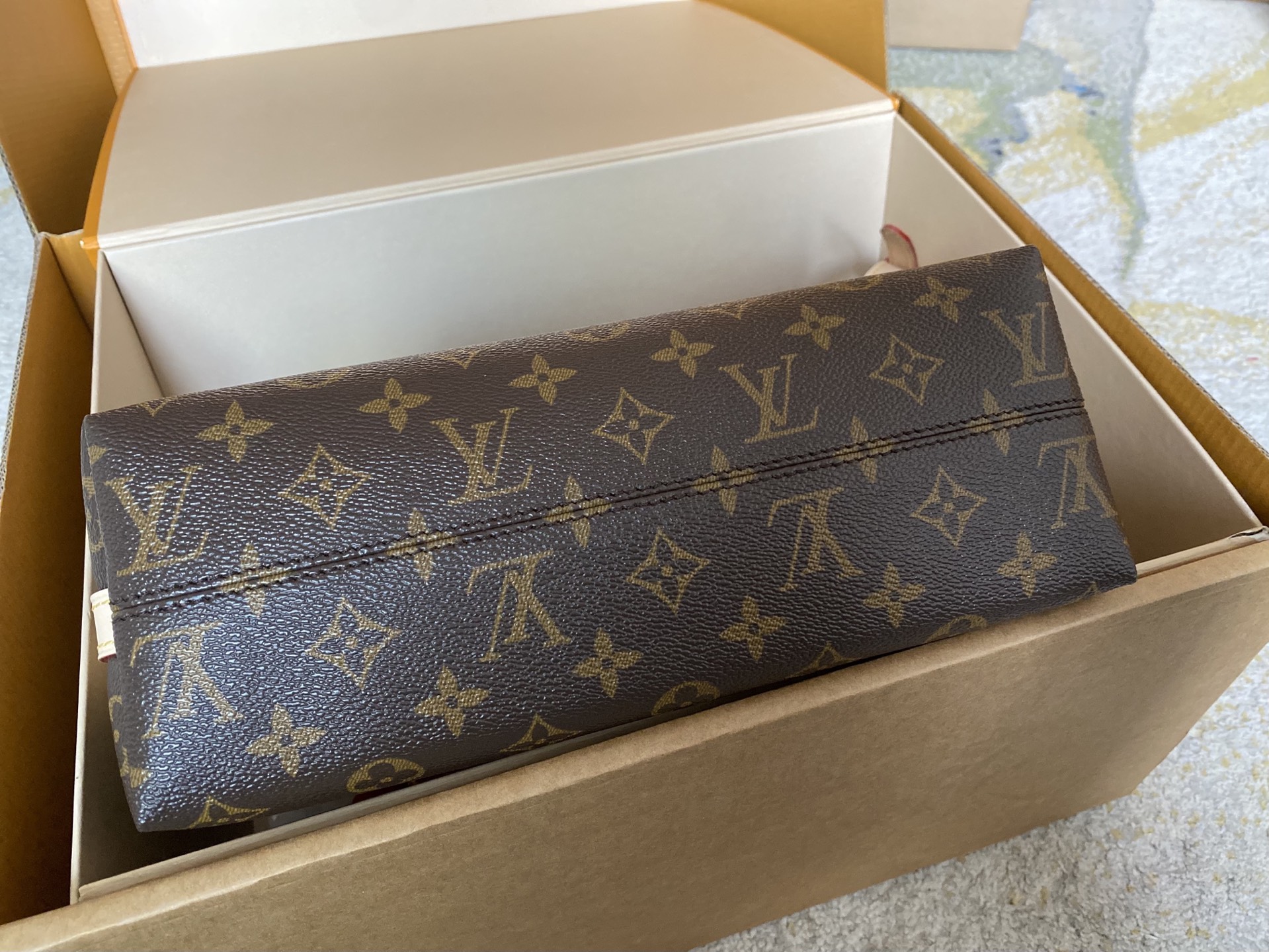 Louis Vuitton Basic Bag Cow Leather M-l-s