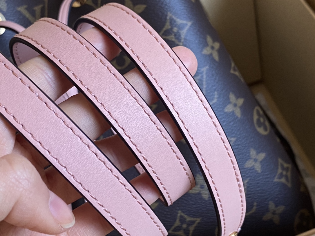 Louis Vuitton Basic Bag Pink M