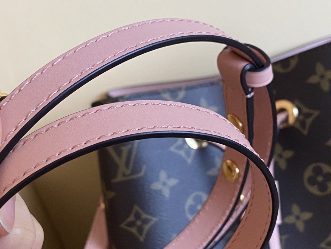 Louis Vuitton Basic Bag Pink M