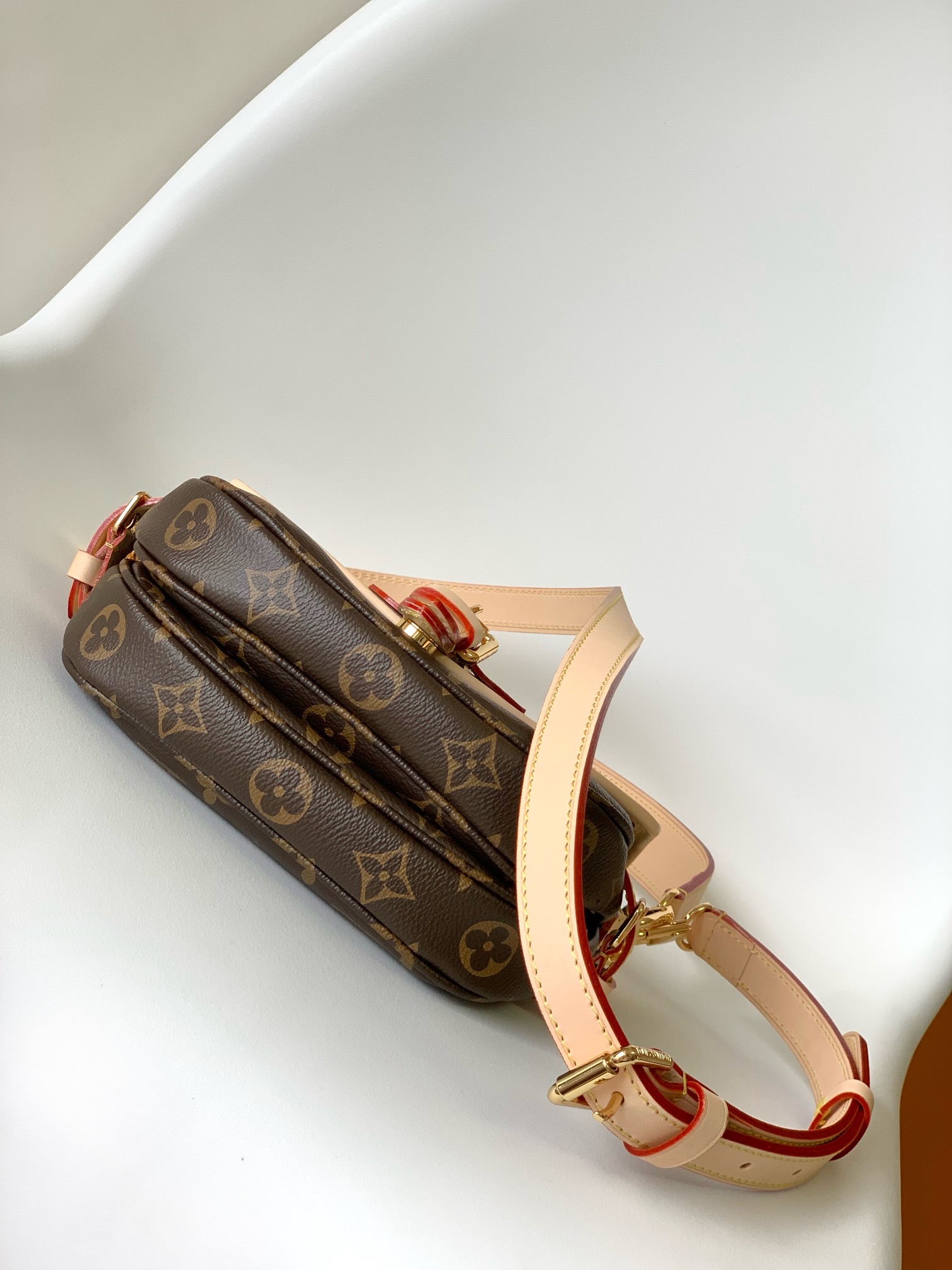 Louis Vuitton Basic Bag M-s