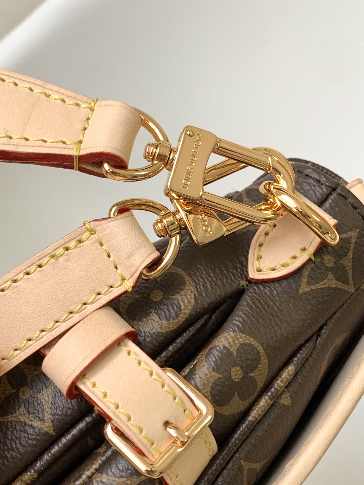 Louis Vuitton Basic Bag M-s