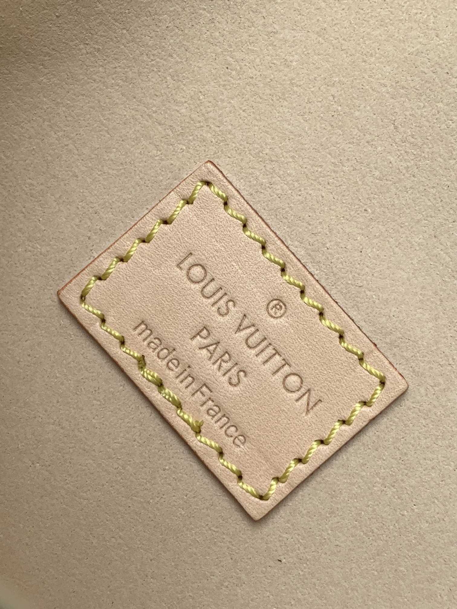 Louis Vuitton Basic Bag M-s