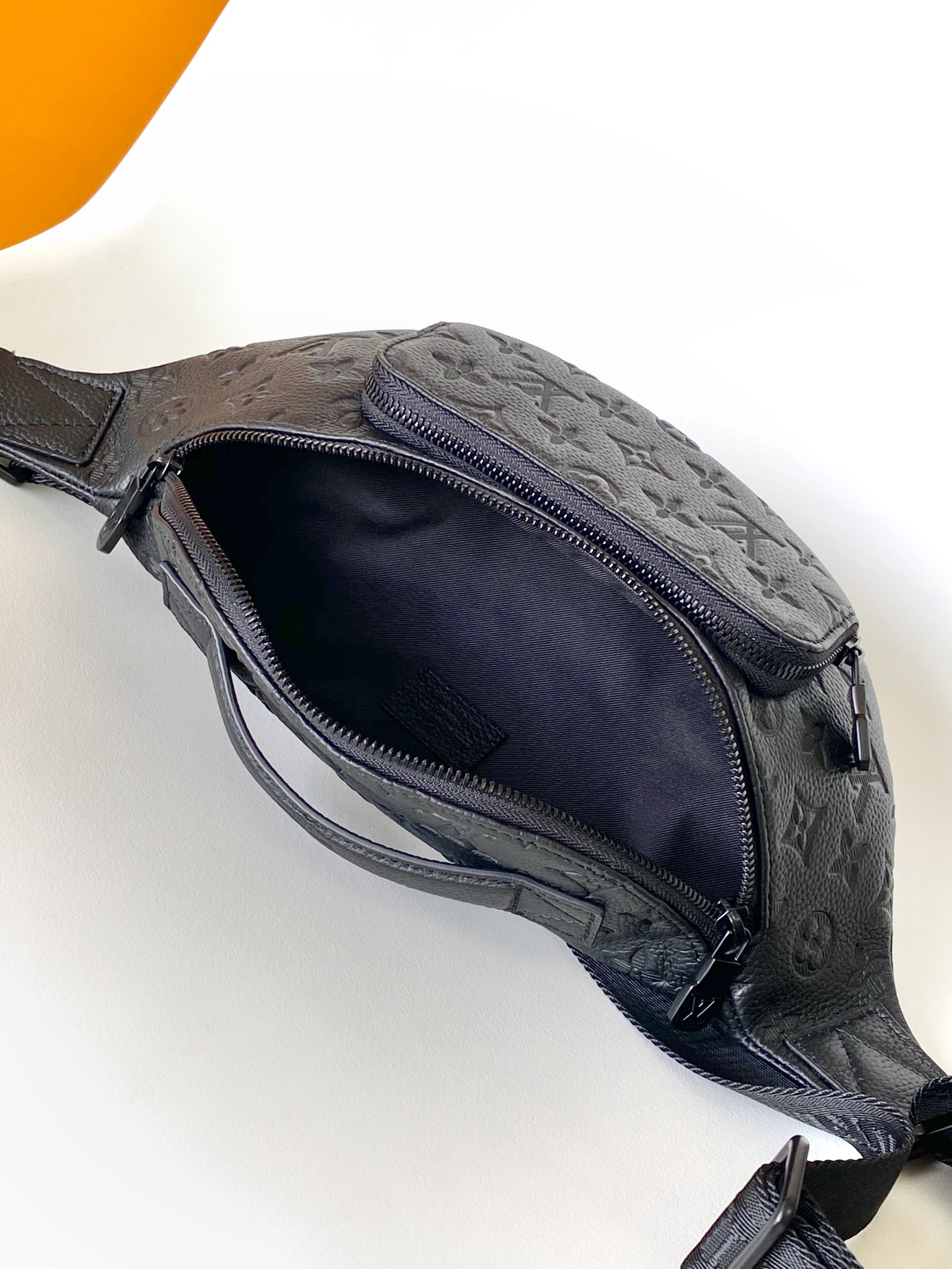 Louis Vuitton Basic Bag Cow Leather Black M-s