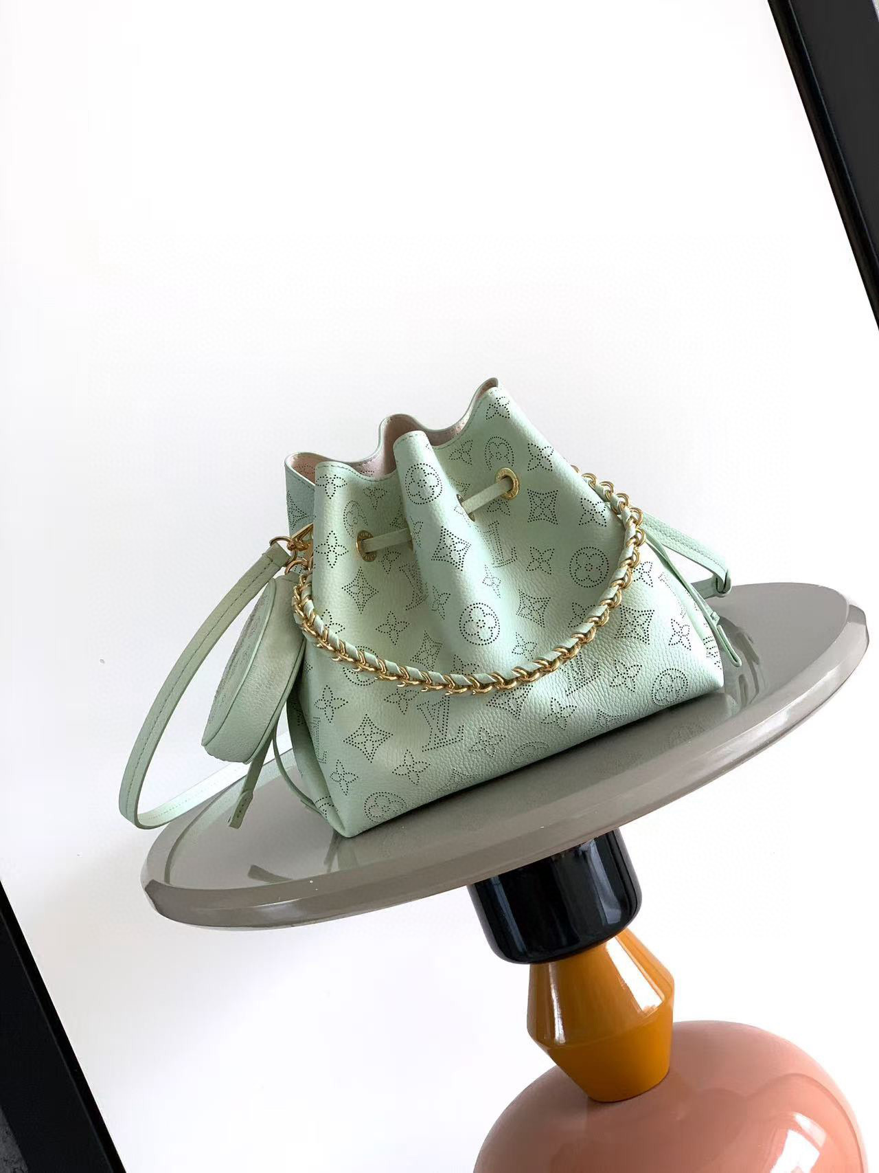 Louis Vuitton Bucket Bag Cow Leather M-l