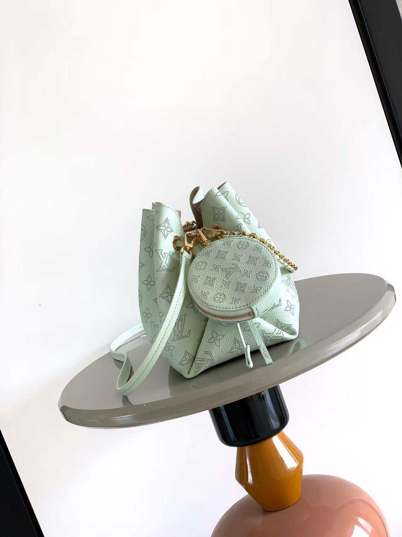 Louis Vuitton Bucket Bag Cow Leather M-l