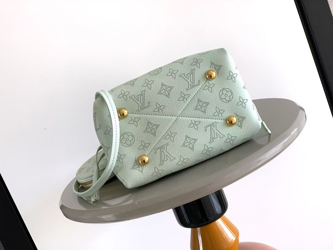 Louis Vuitton Bucket Bag Cow Leather M-l