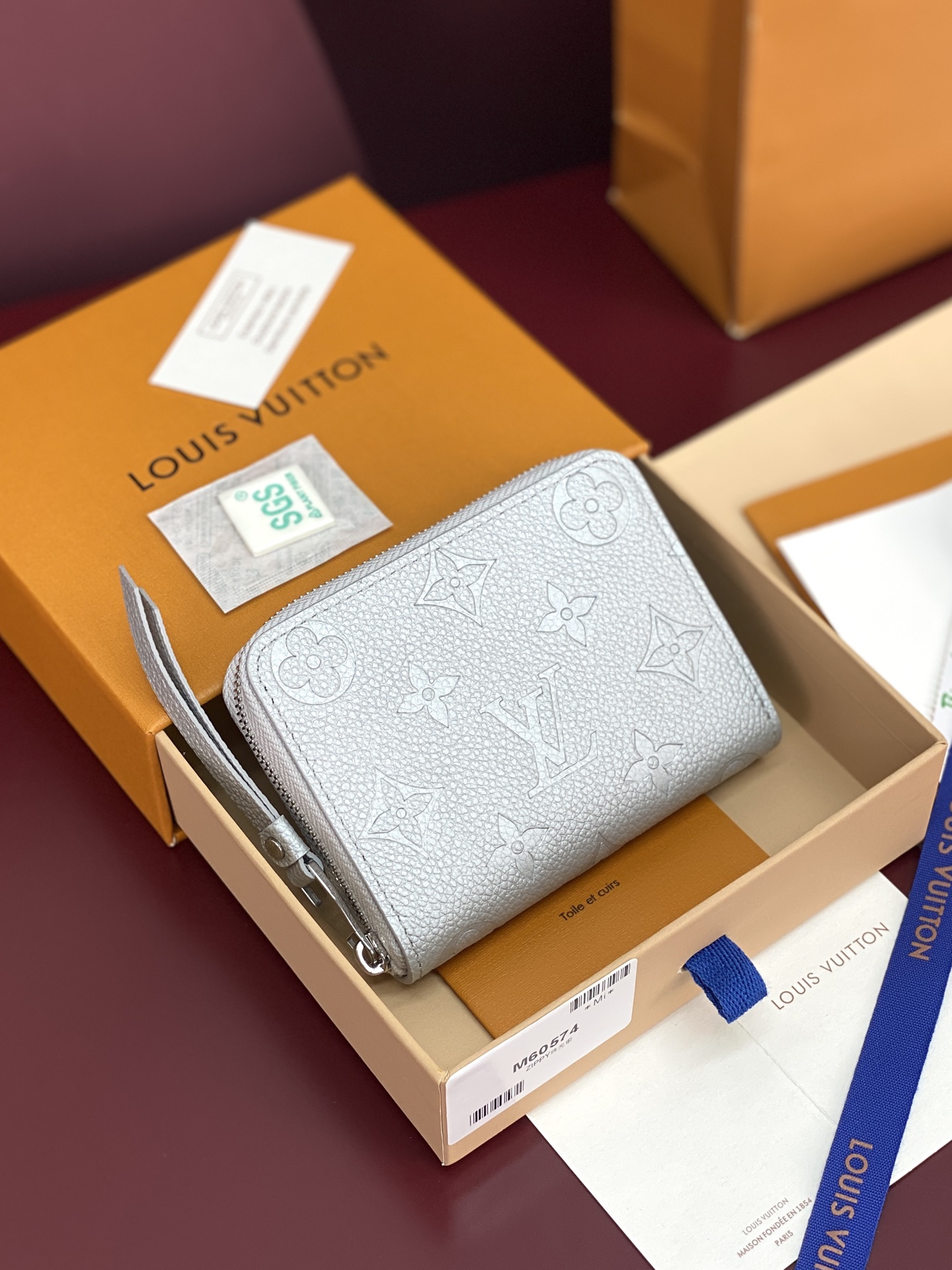 Louis Vuitton Basic Bag White M