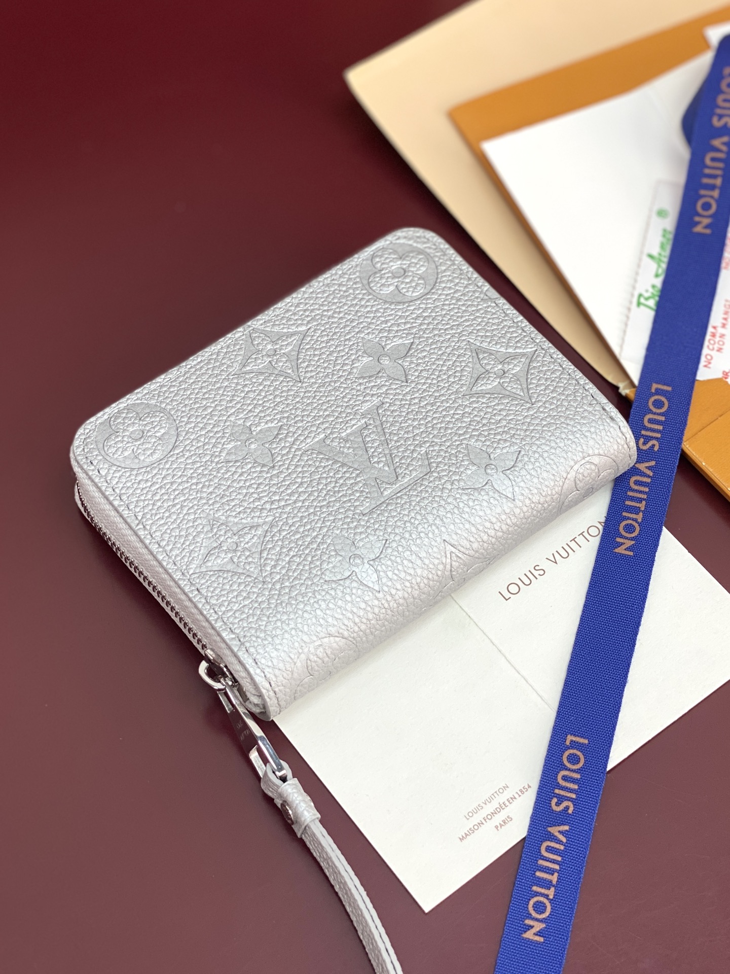 Louis Vuitton Basic Bag White M