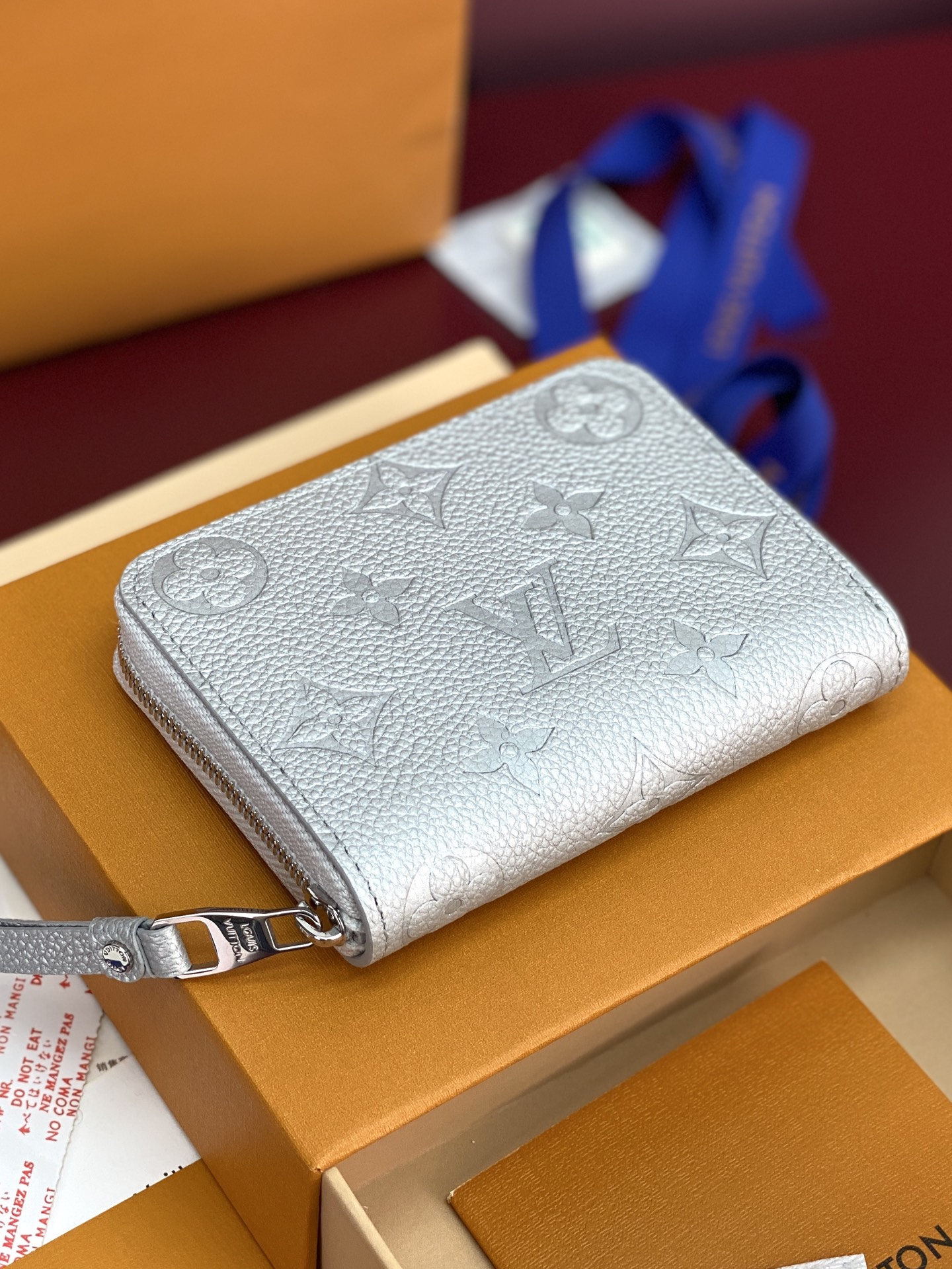 Louis Vuitton Basic Bag White M