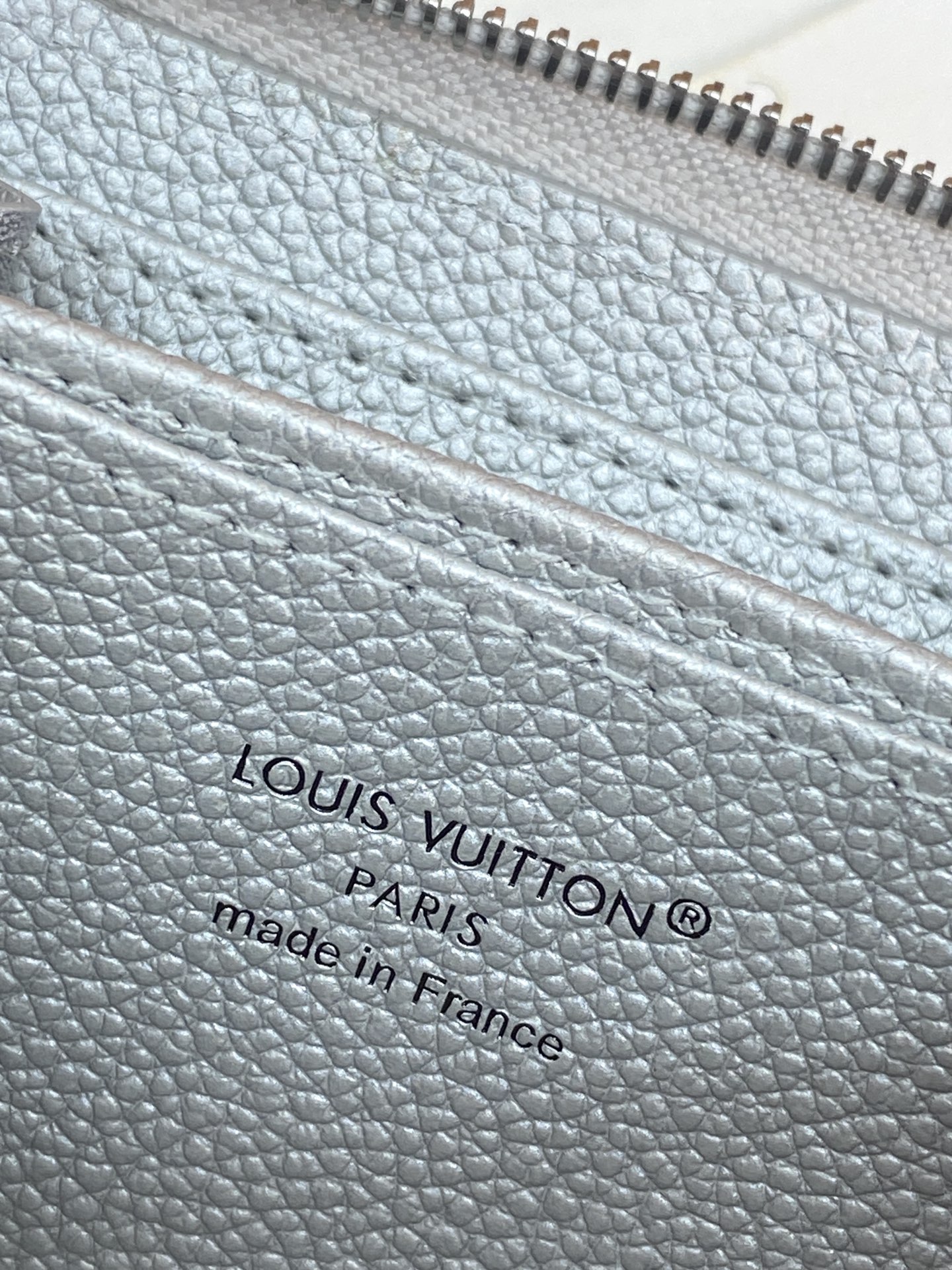 Louis Vuitton Basic Bag White M