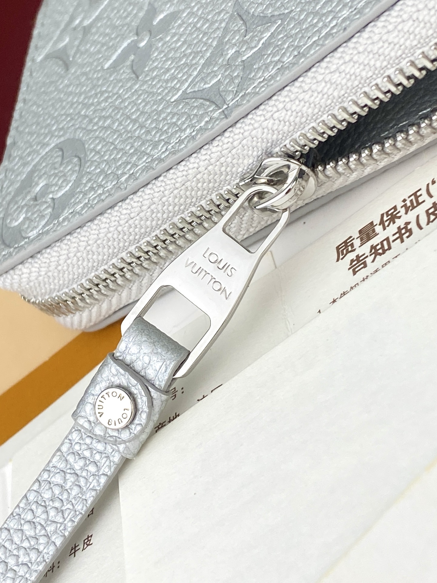 Louis Vuitton Basic Bag White M