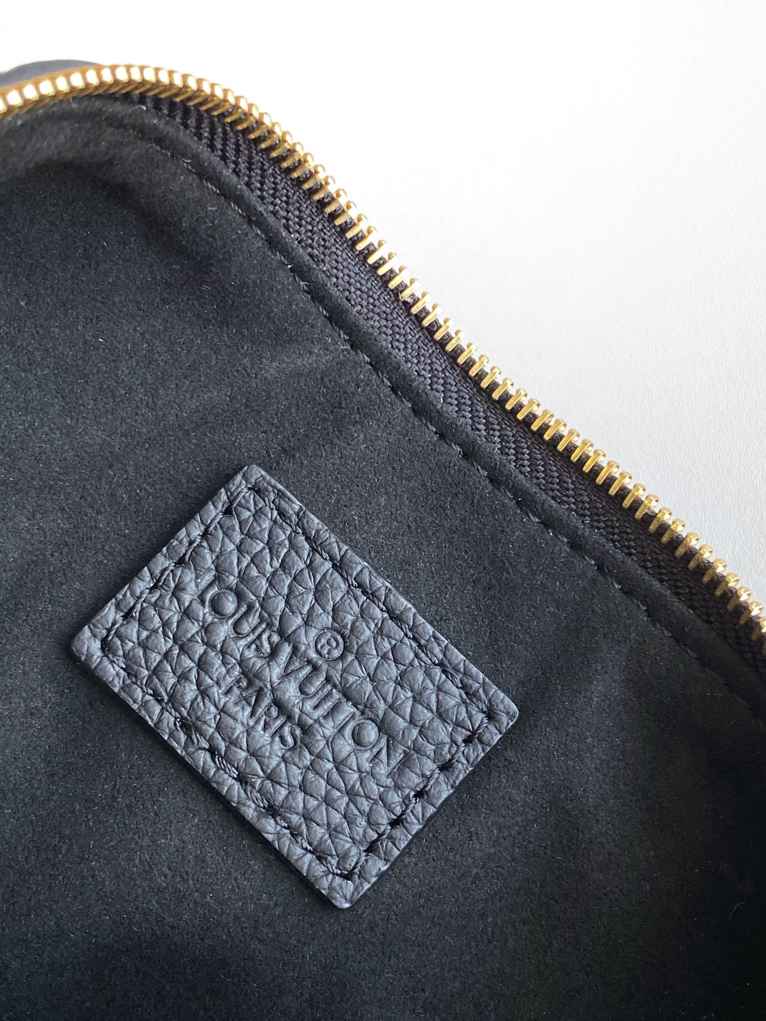 Louis Vuitton Basic Bag Cow Leather Black M-l-s