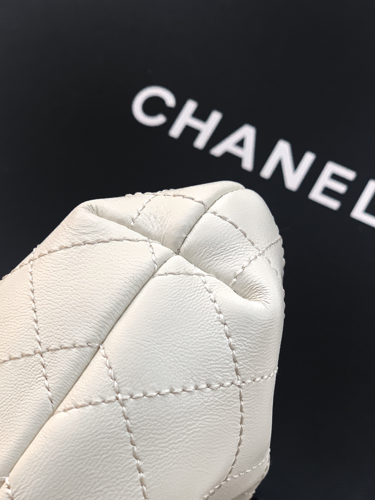 Chanel Tote Bag Sheepskin White M-l