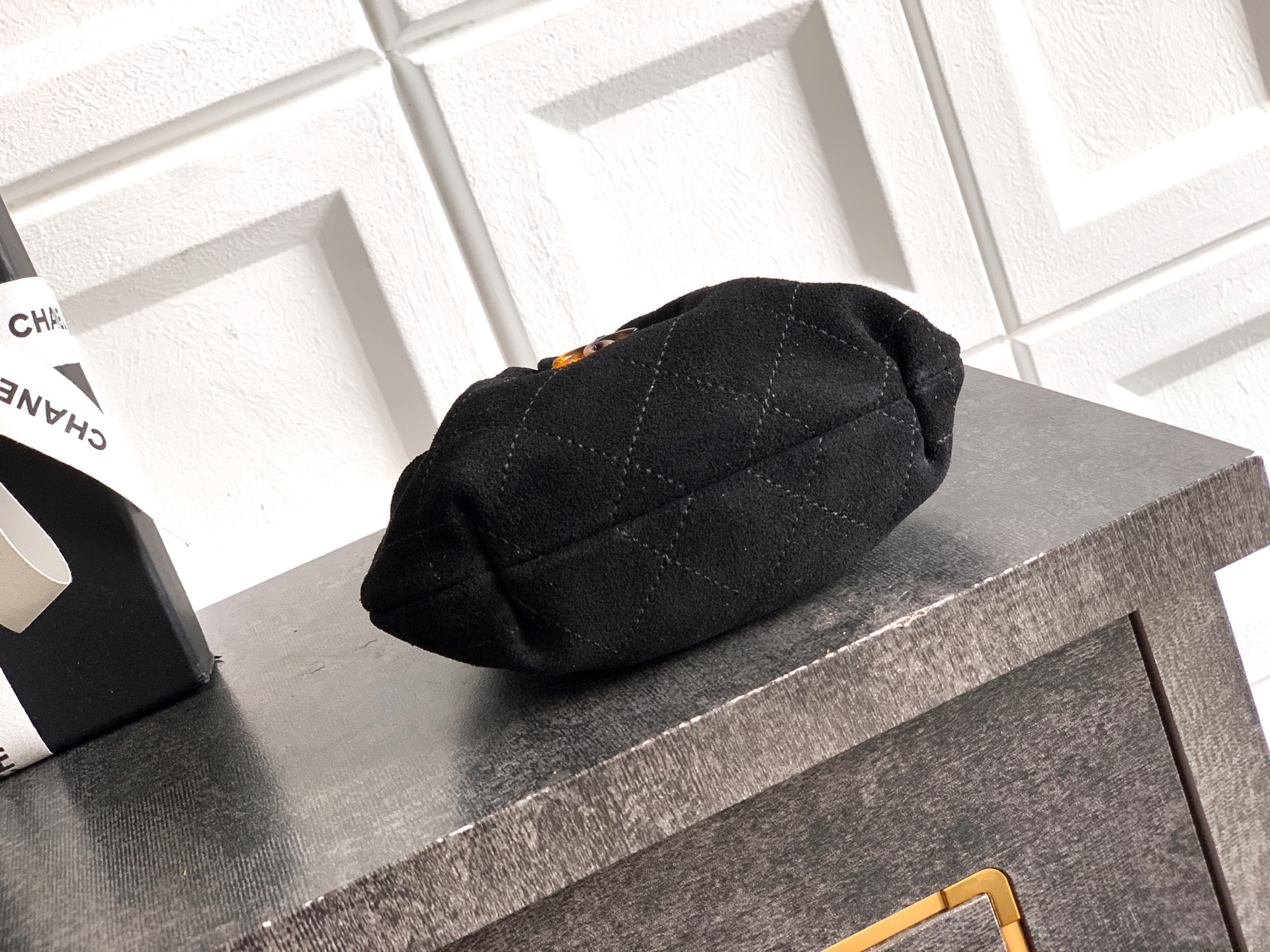 Chanel Basic Bag Black M-l