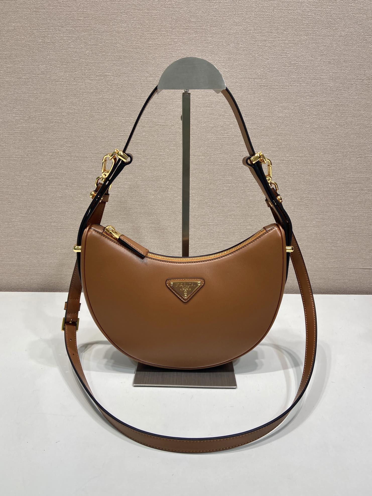 Basic Bag Cow Leather M