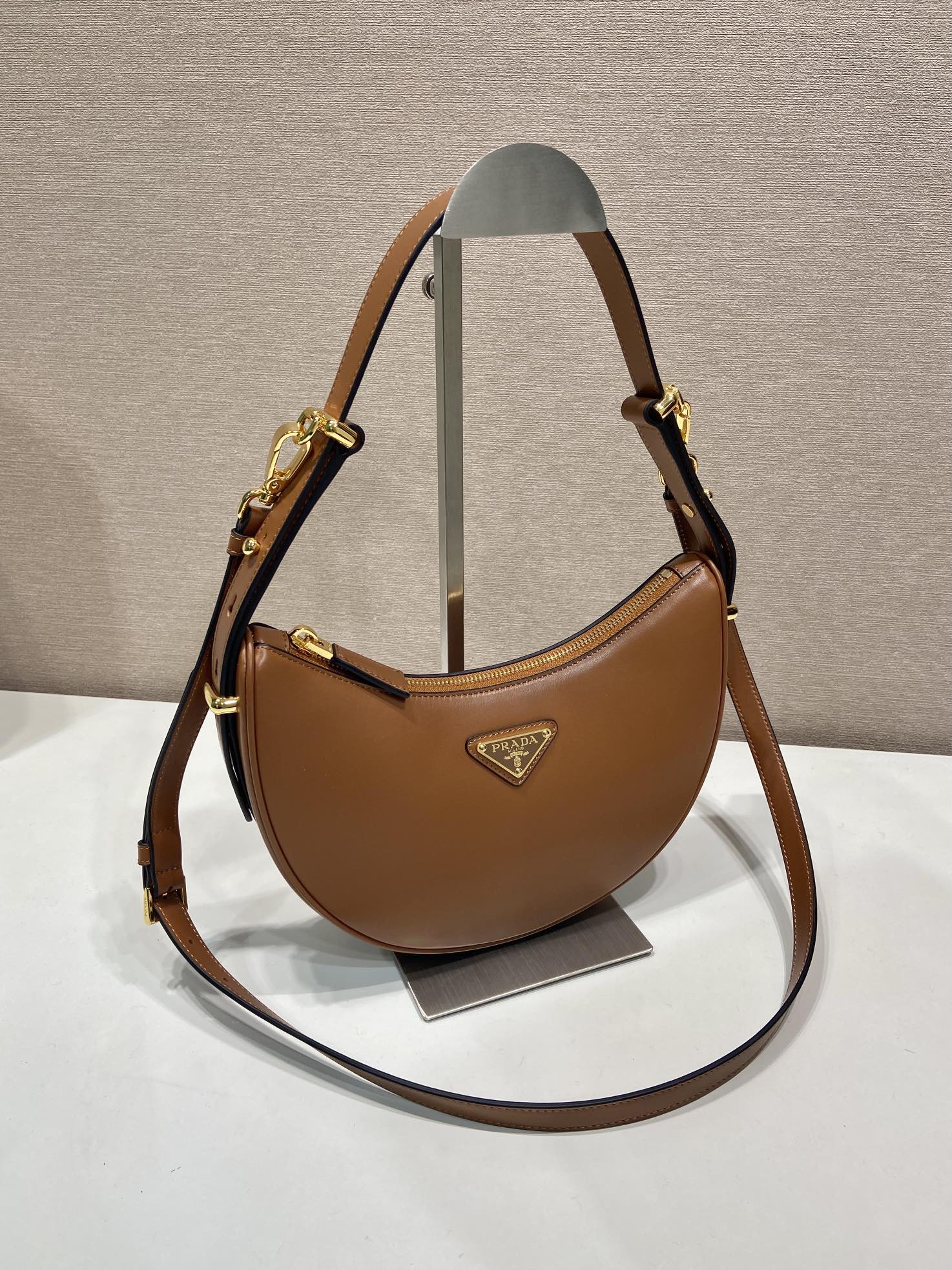 Basic Bag Cow Leather M