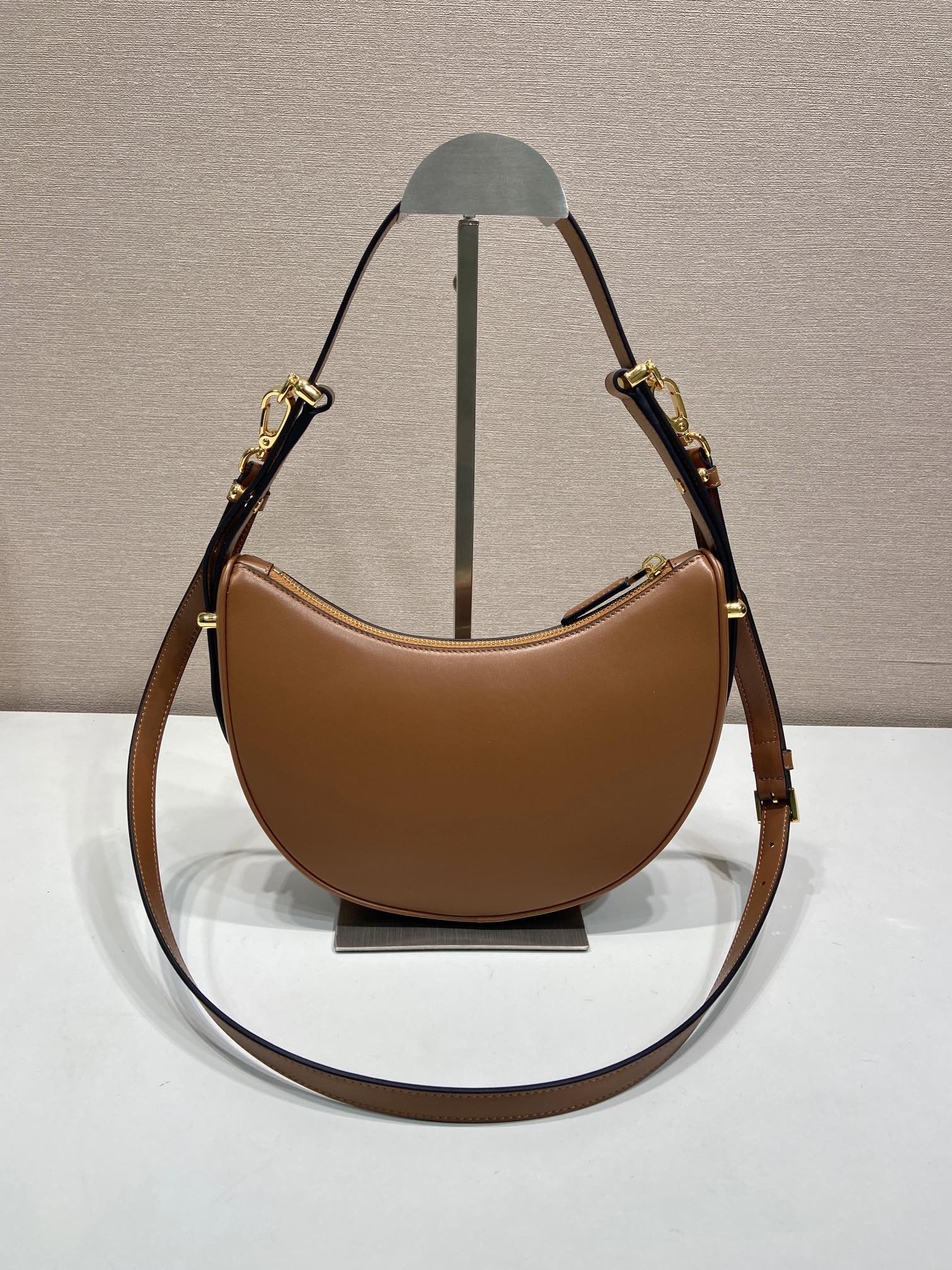 Basic Bag Cow Leather M