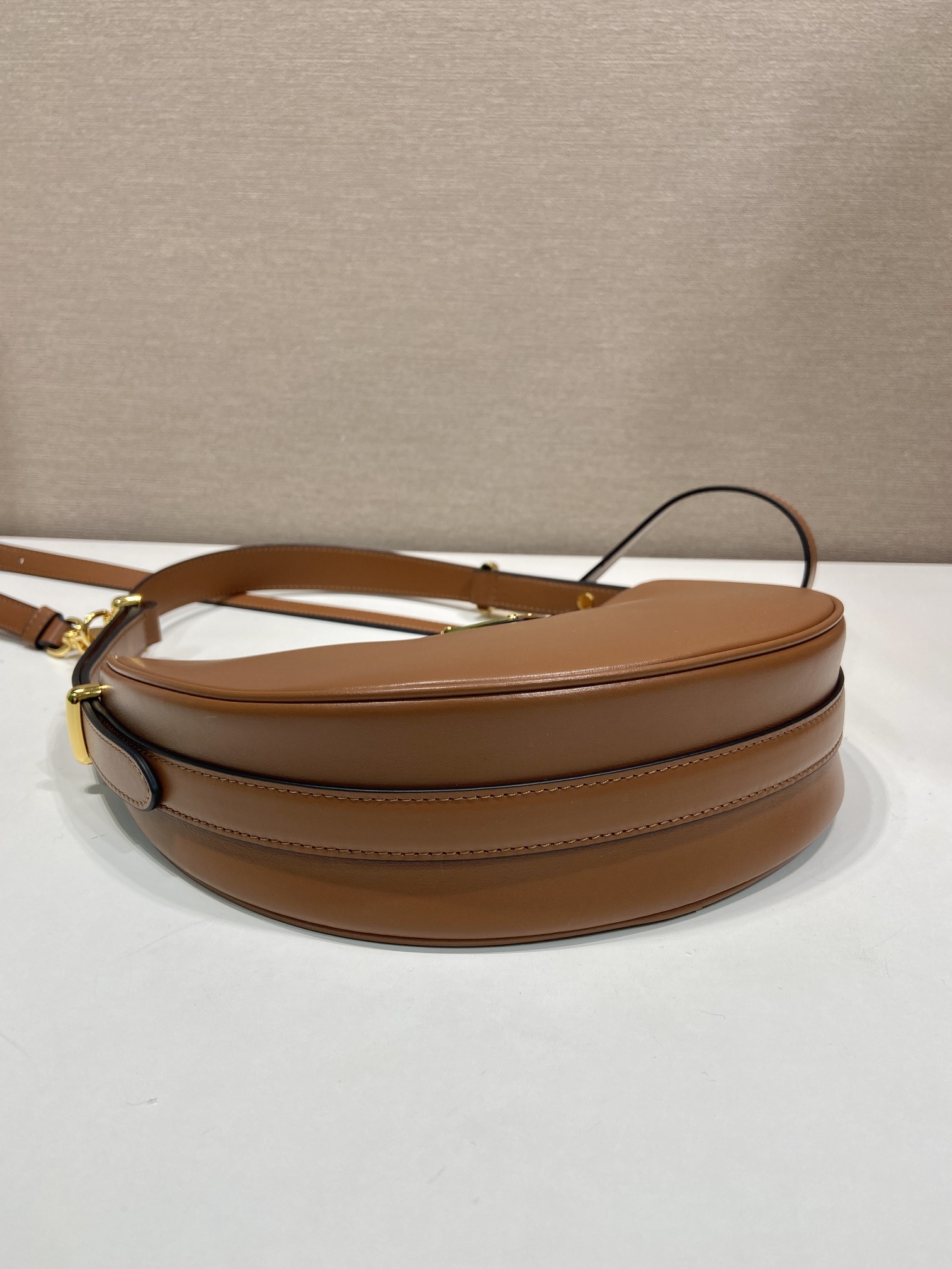 Basic Bag Cow Leather M