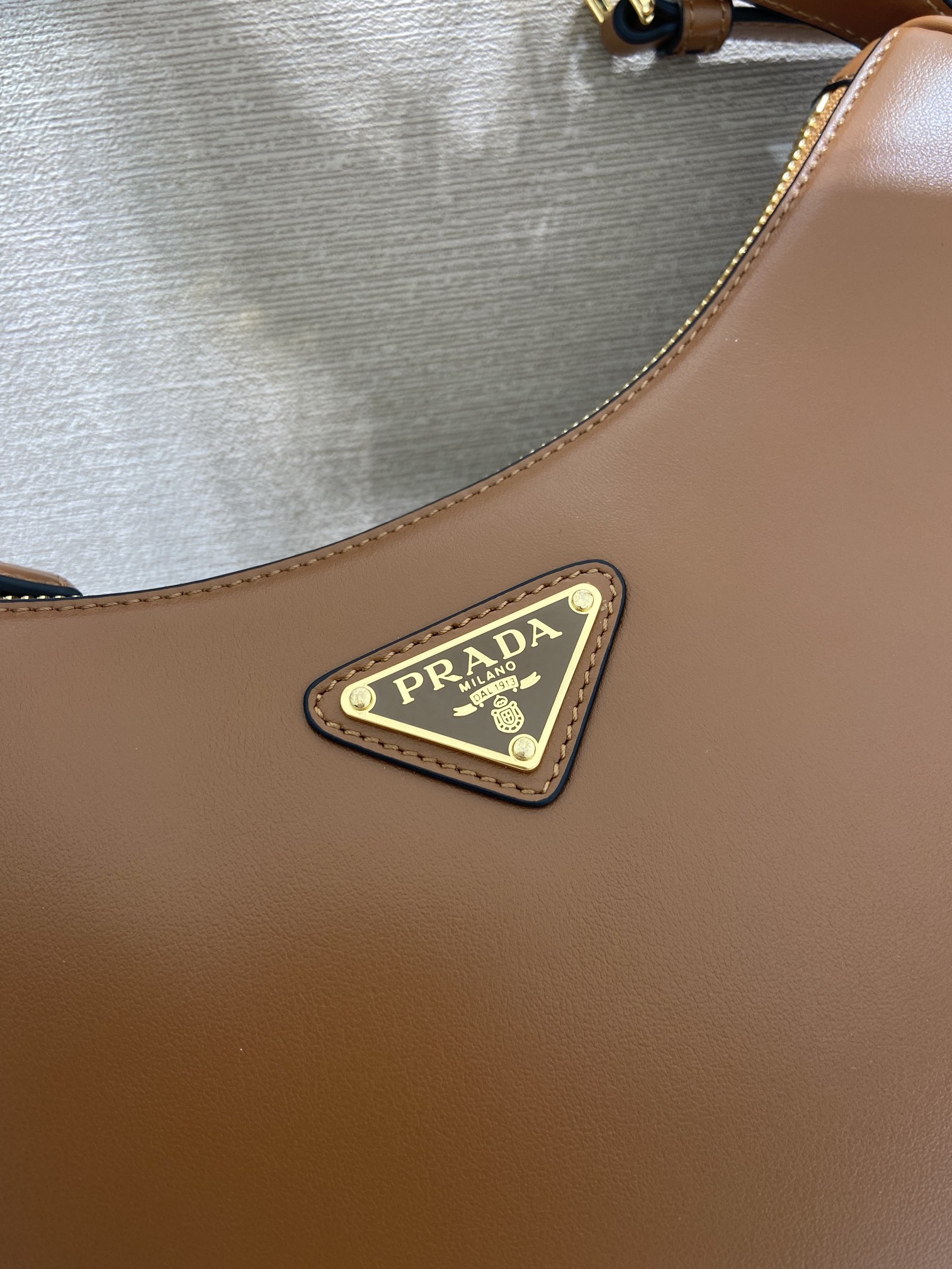 Basic Bag Cow Leather M