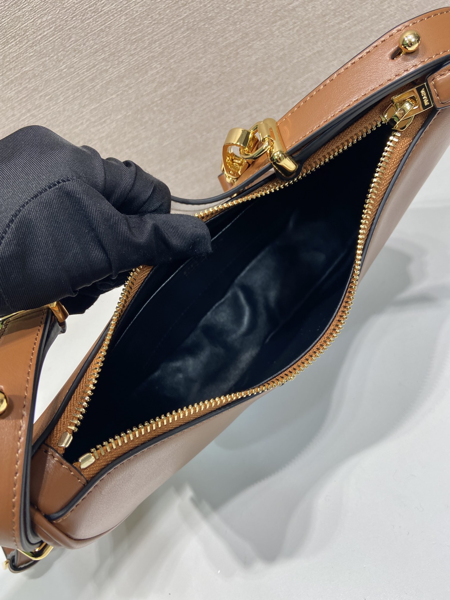 Basic Bag Cow Leather M