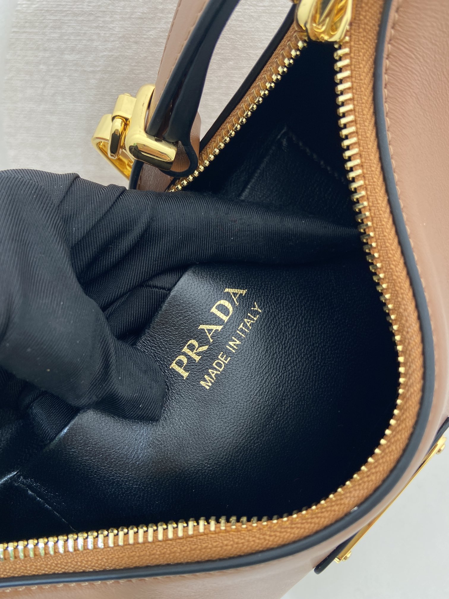 Basic Bag Cow Leather M