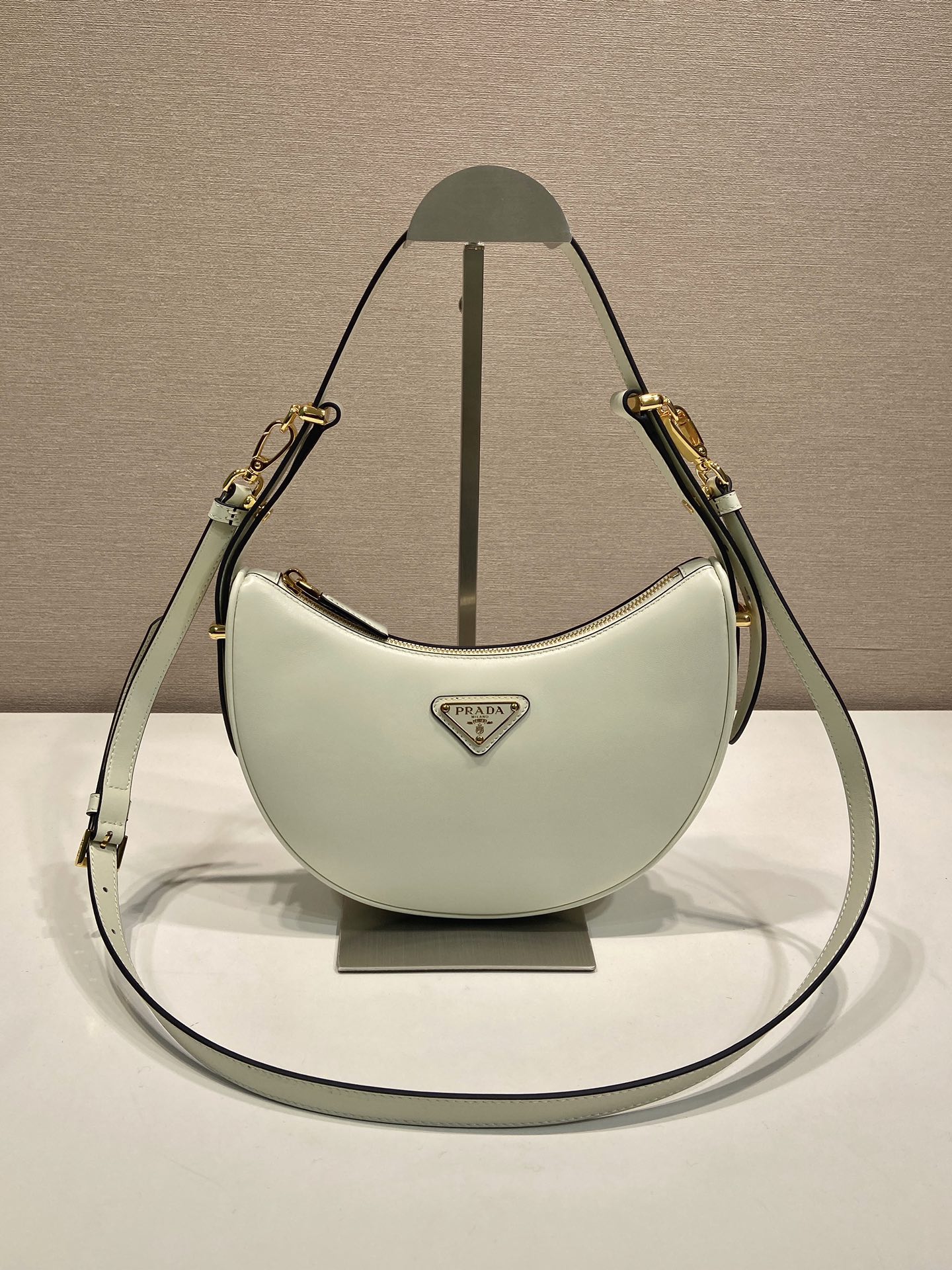Basic Bag Cow Leather M